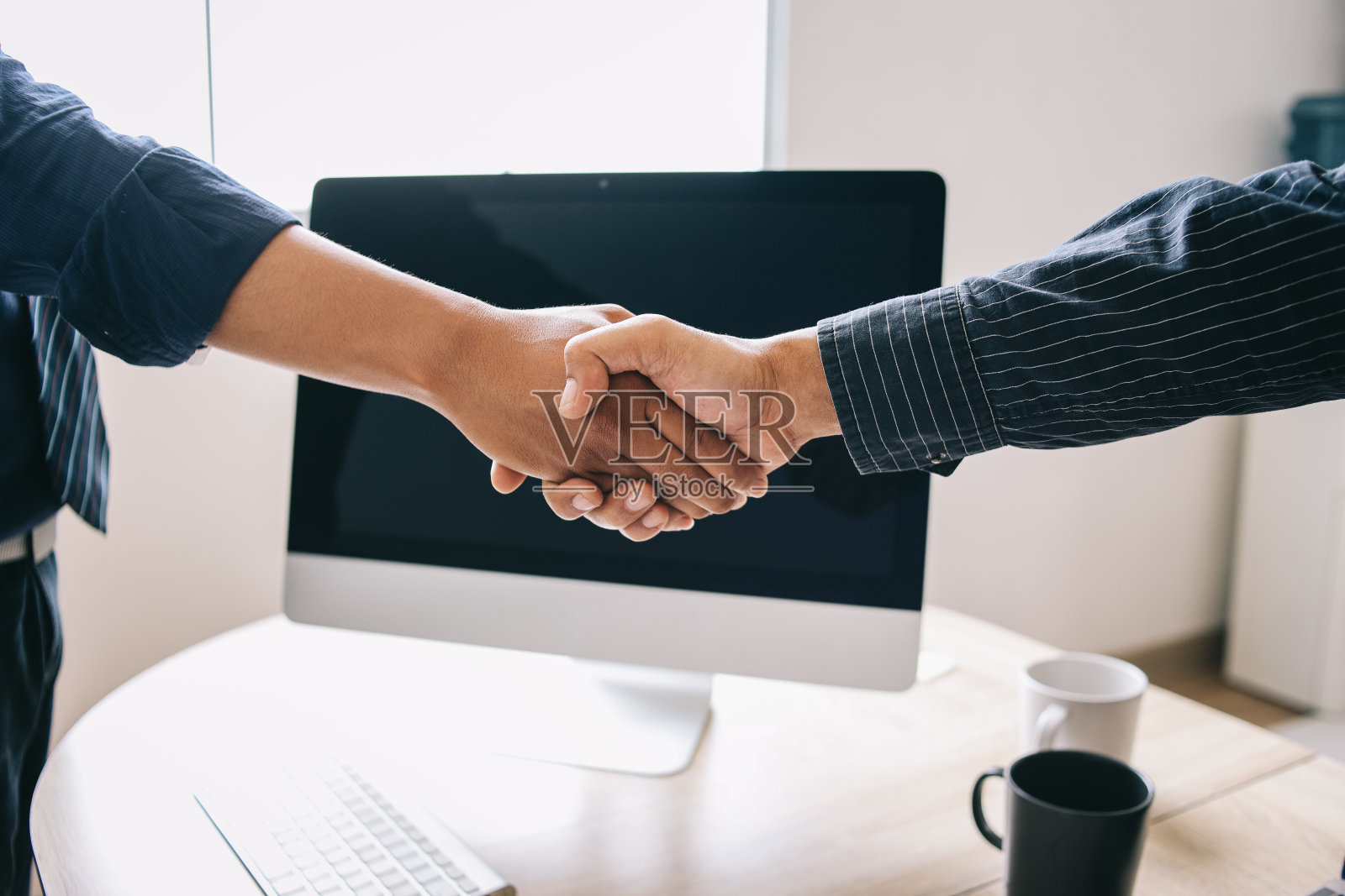 业务握手照片摄影图片