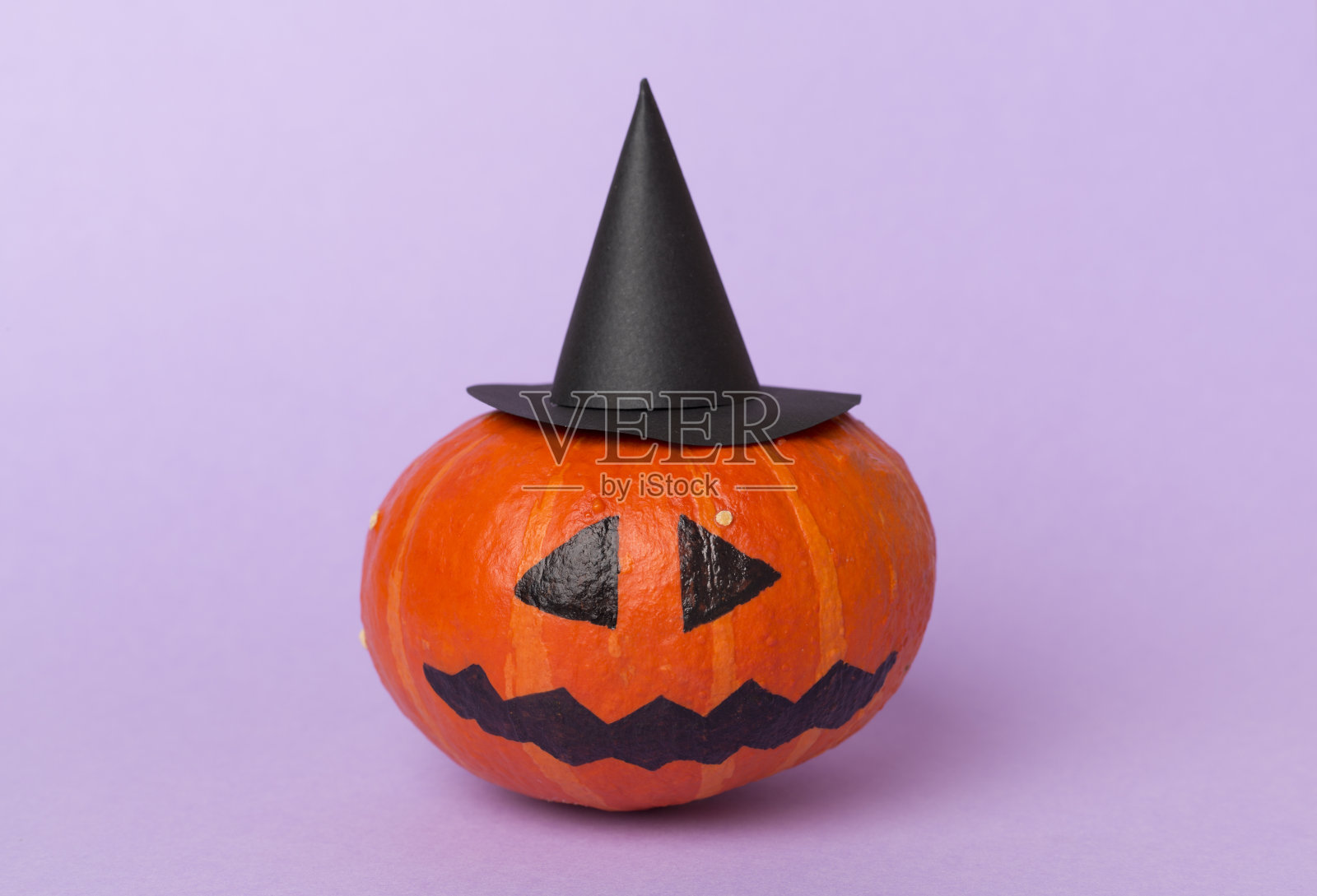 万圣节构图与杰克o灯笼装饰的彩色背景照片摄影图片