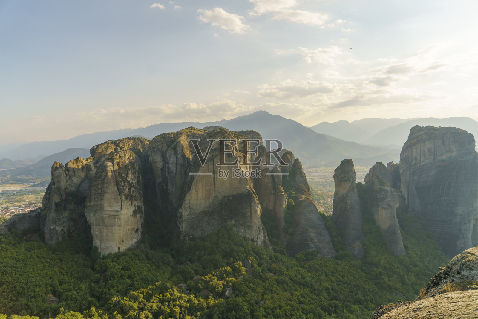 日落时的迈泰奥拉修道院，卡拉巴卡，希腊照片摄影图片