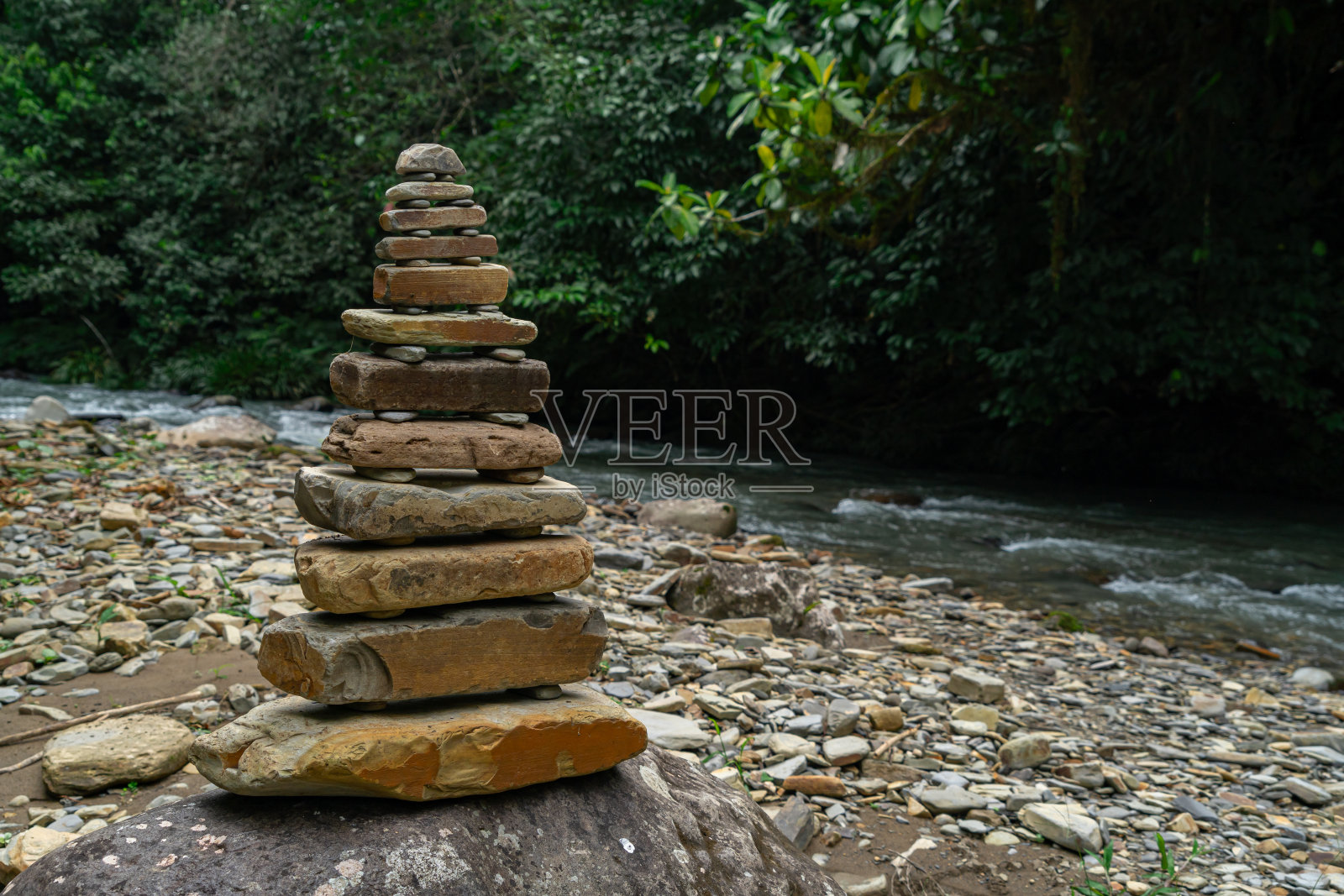 石头的平衡，大自然的艺术照片摄影图片