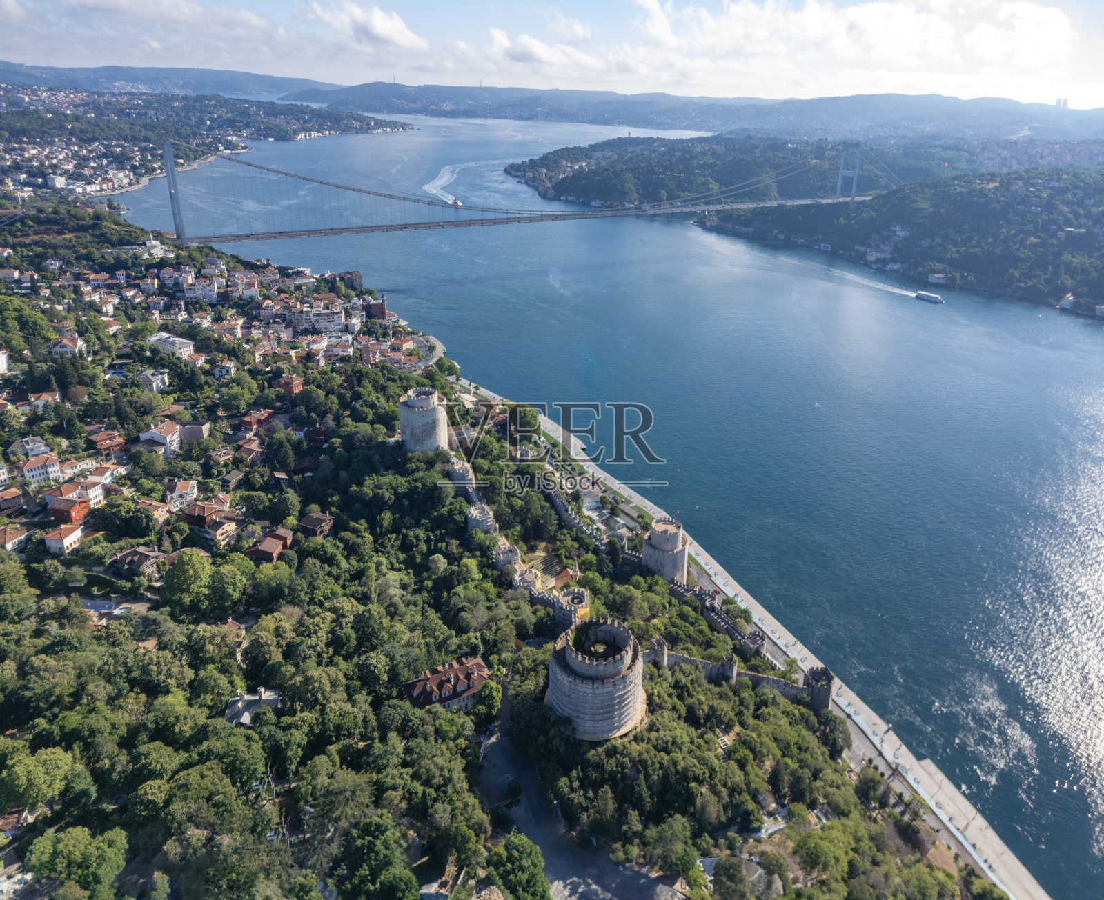 鲁梅利城堡(Rumelihisari, Bogazkesen城堡)，位于博斯普鲁斯海峡的欧洲一侧。照片摄影图片