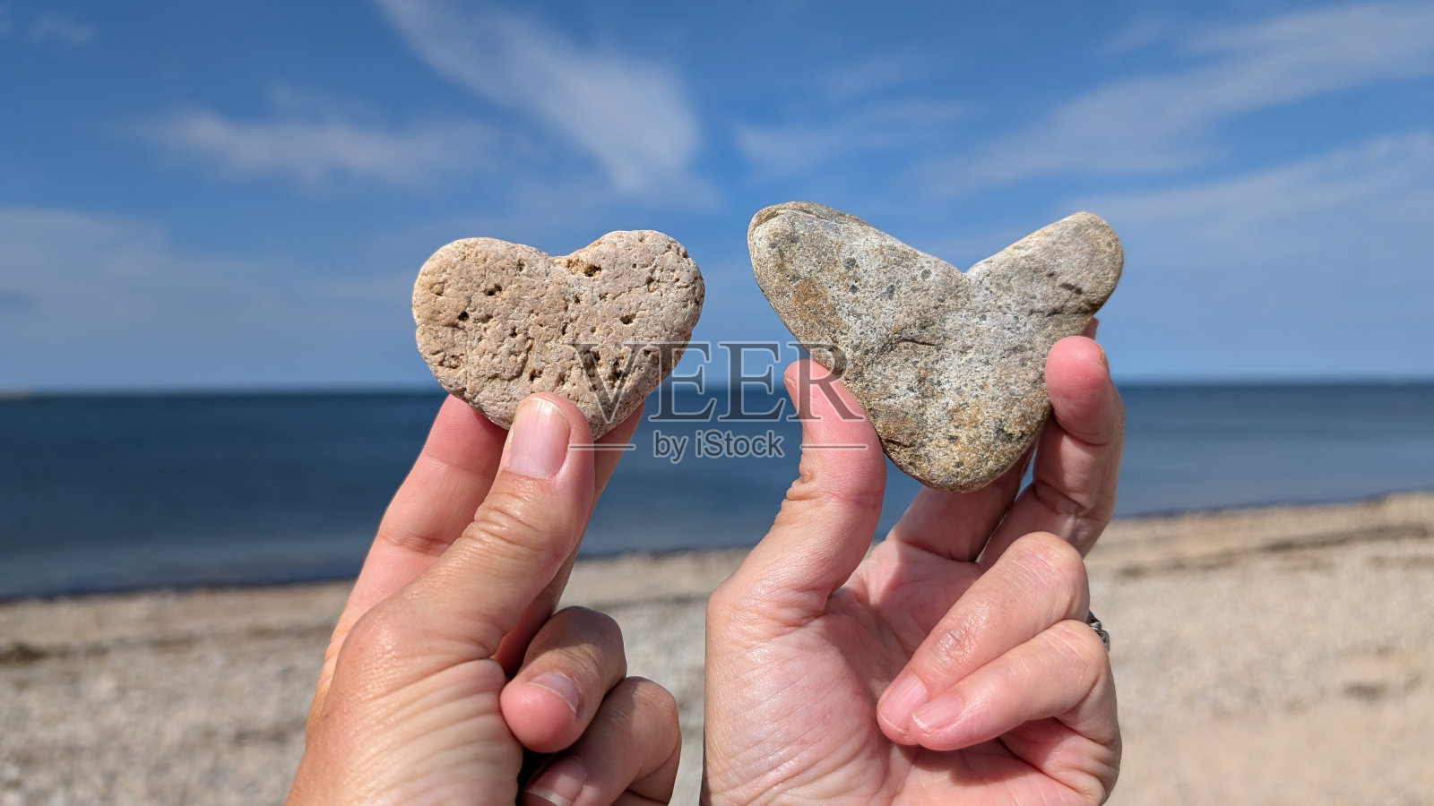 两个完美的科德角心形岩石照片摄影图片