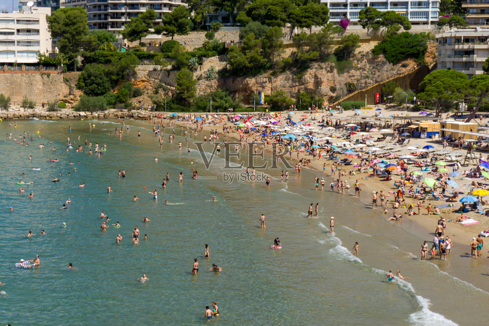 萨罗海滩的夏日全景照片摄影图片