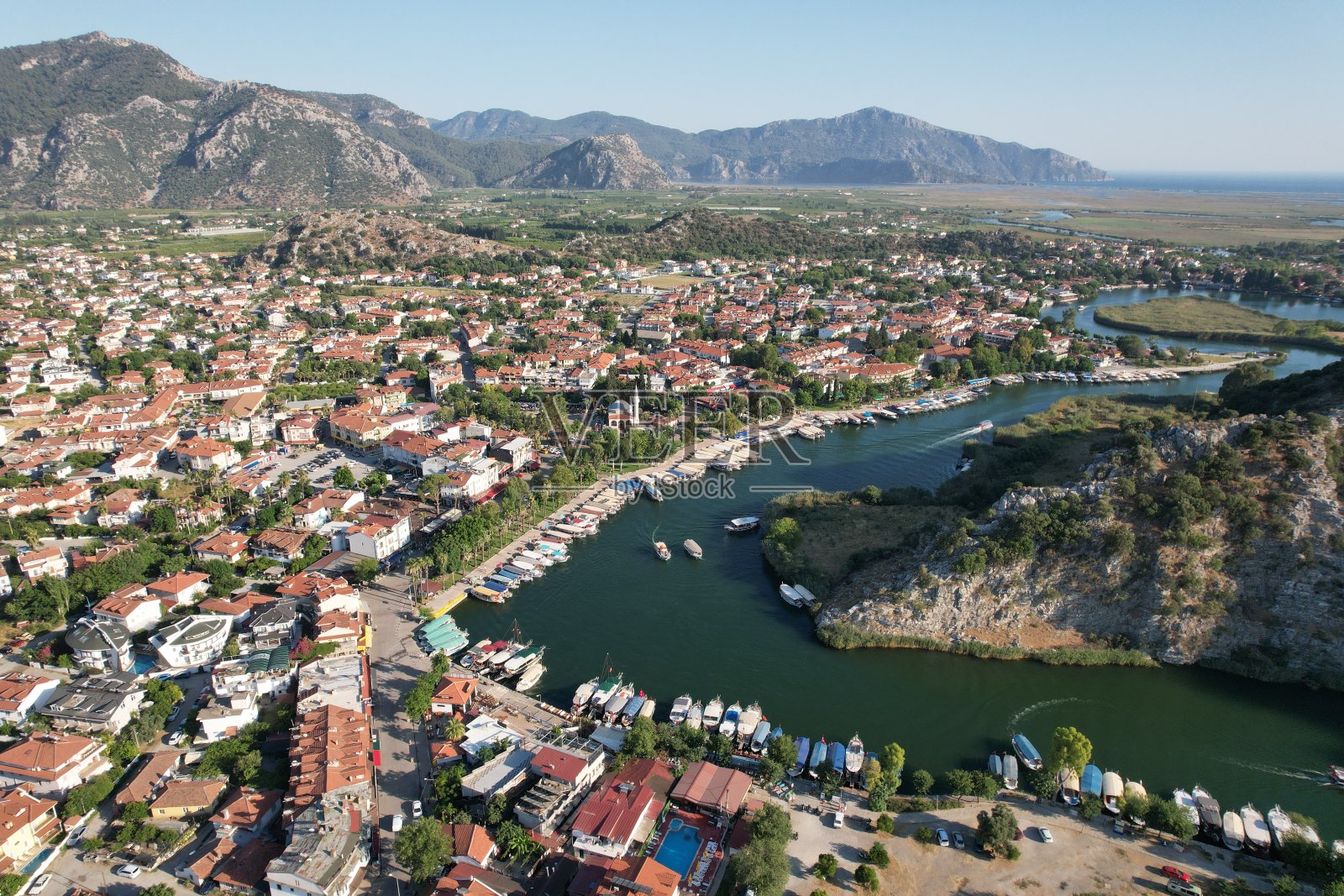 大雁的无人机视图。照片摄影图片