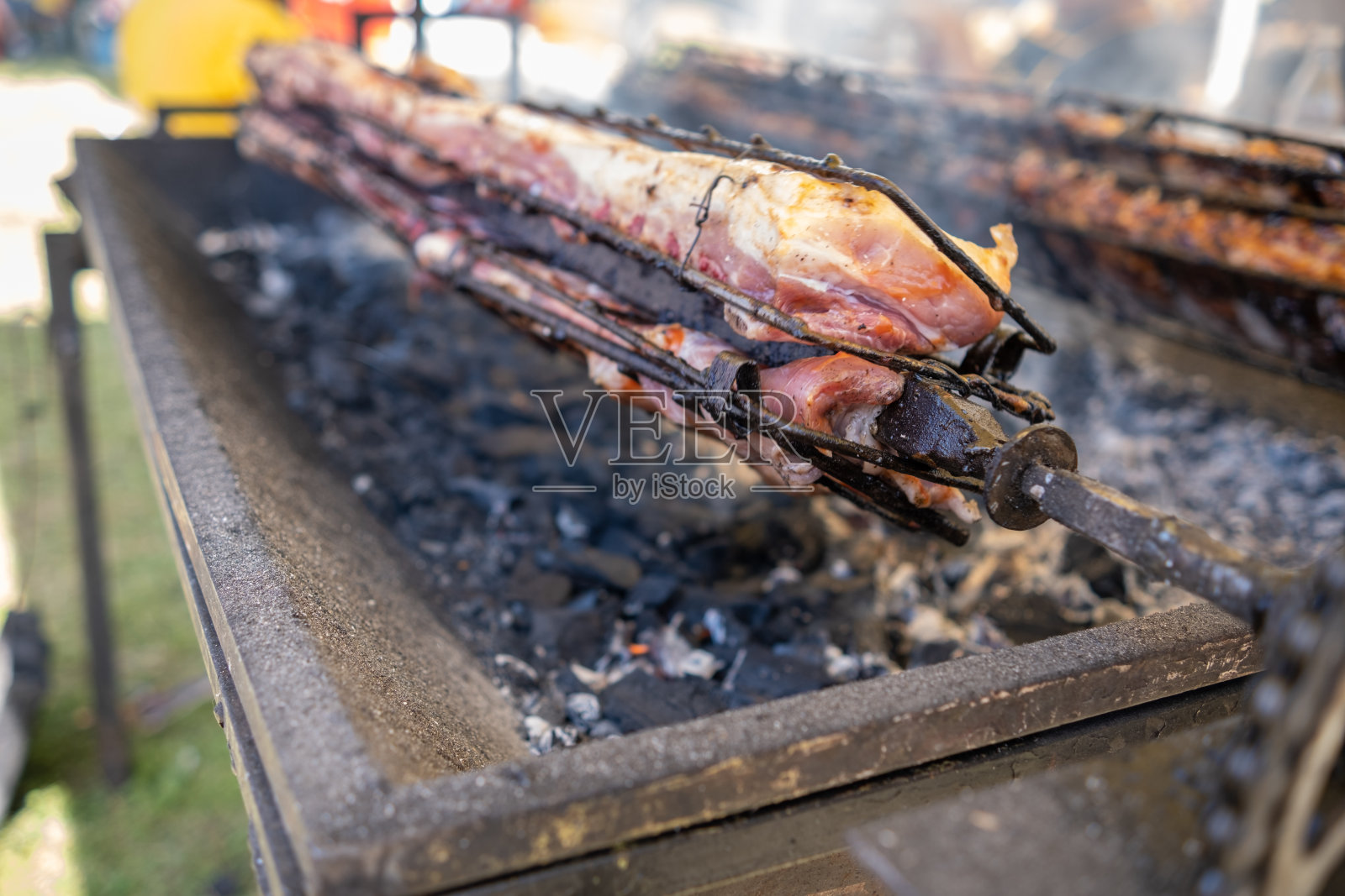 街边烧烤。照片摄影图片