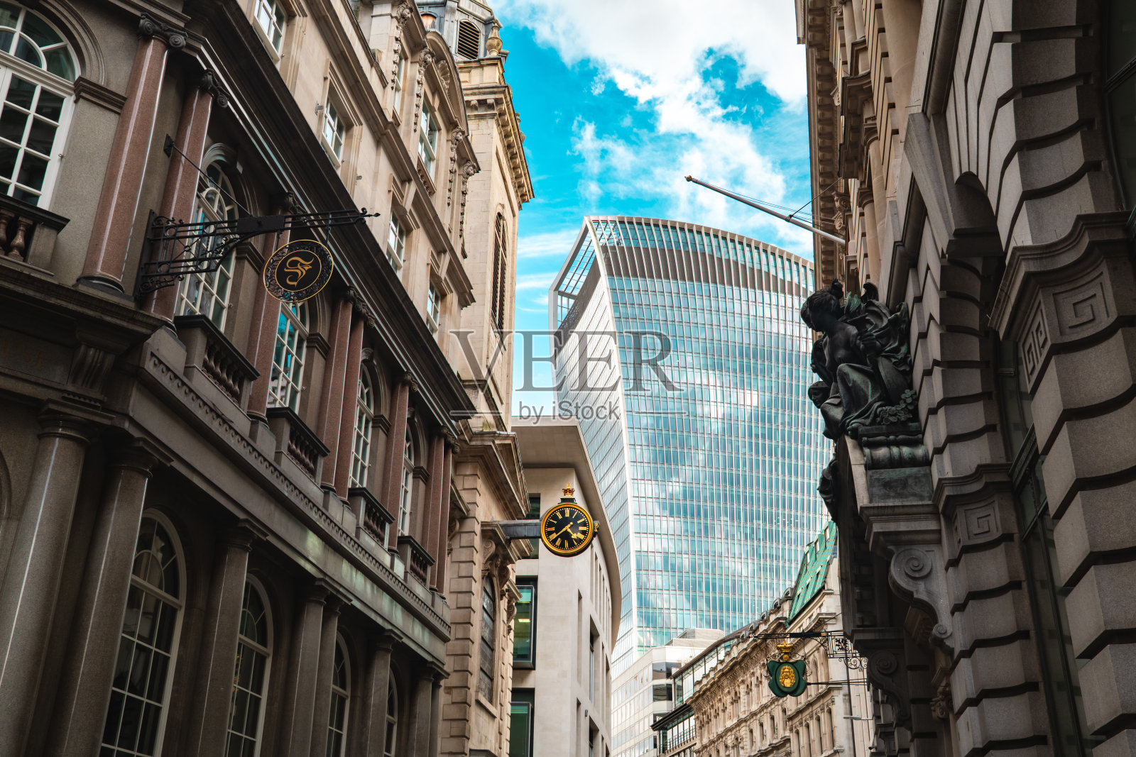 伦敦伦巴第街的新旧建筑照片摄影图片