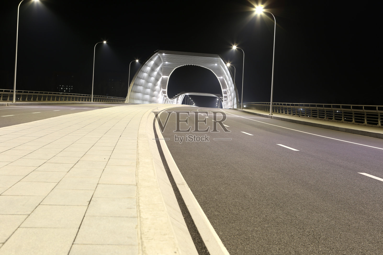 中国北京昌平区现代跨河大桥照片摄影图片