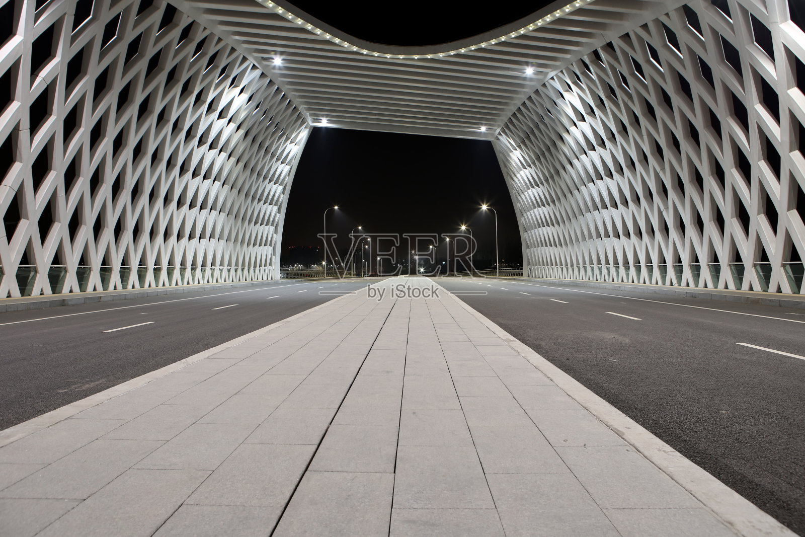 中国北京昌平区现代跨河大桥照片摄影图片