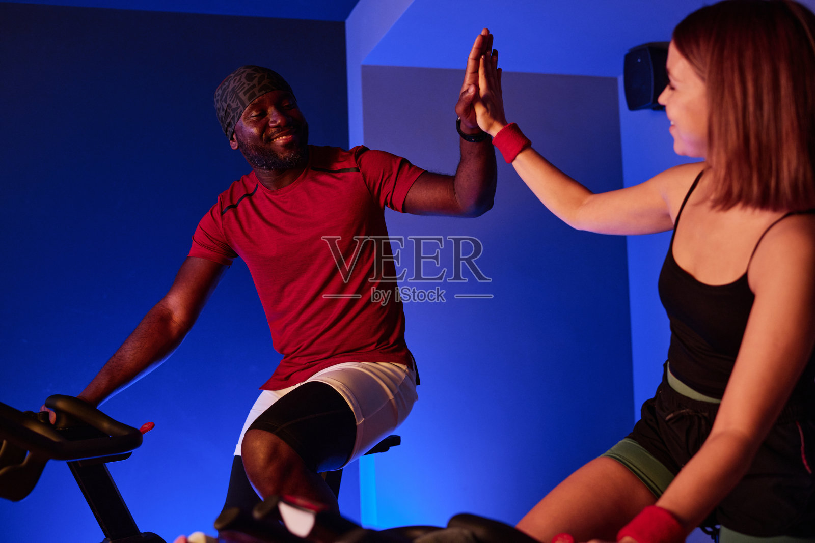 一起做有氧运动照片摄影图片