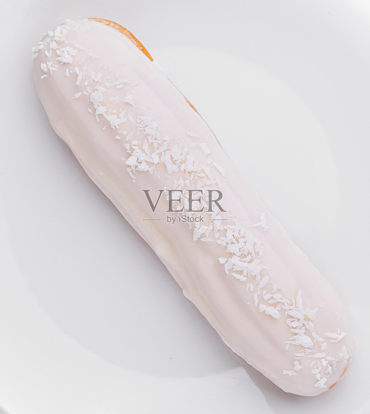 盘子里的白色磨砂泡芙照片摄影图片