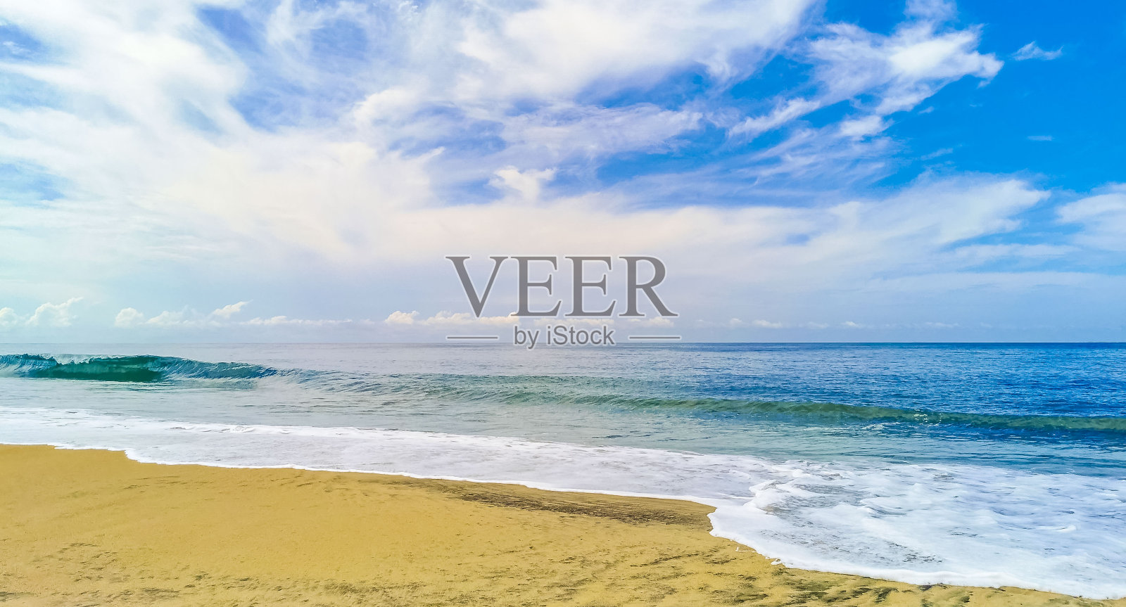 墨西哥埃斯孔迪多港的海滩上有美丽的巨浪。照片摄影图片