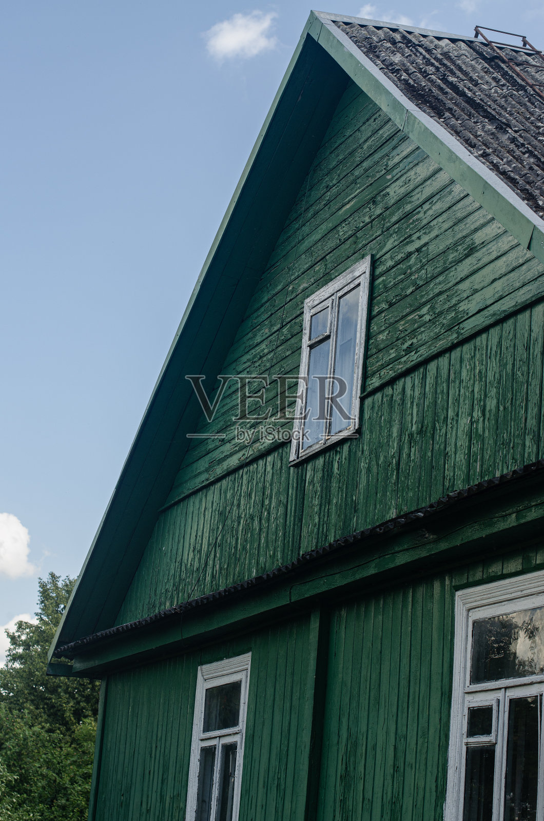 绿色联排别墅的外立面照片摄影图片