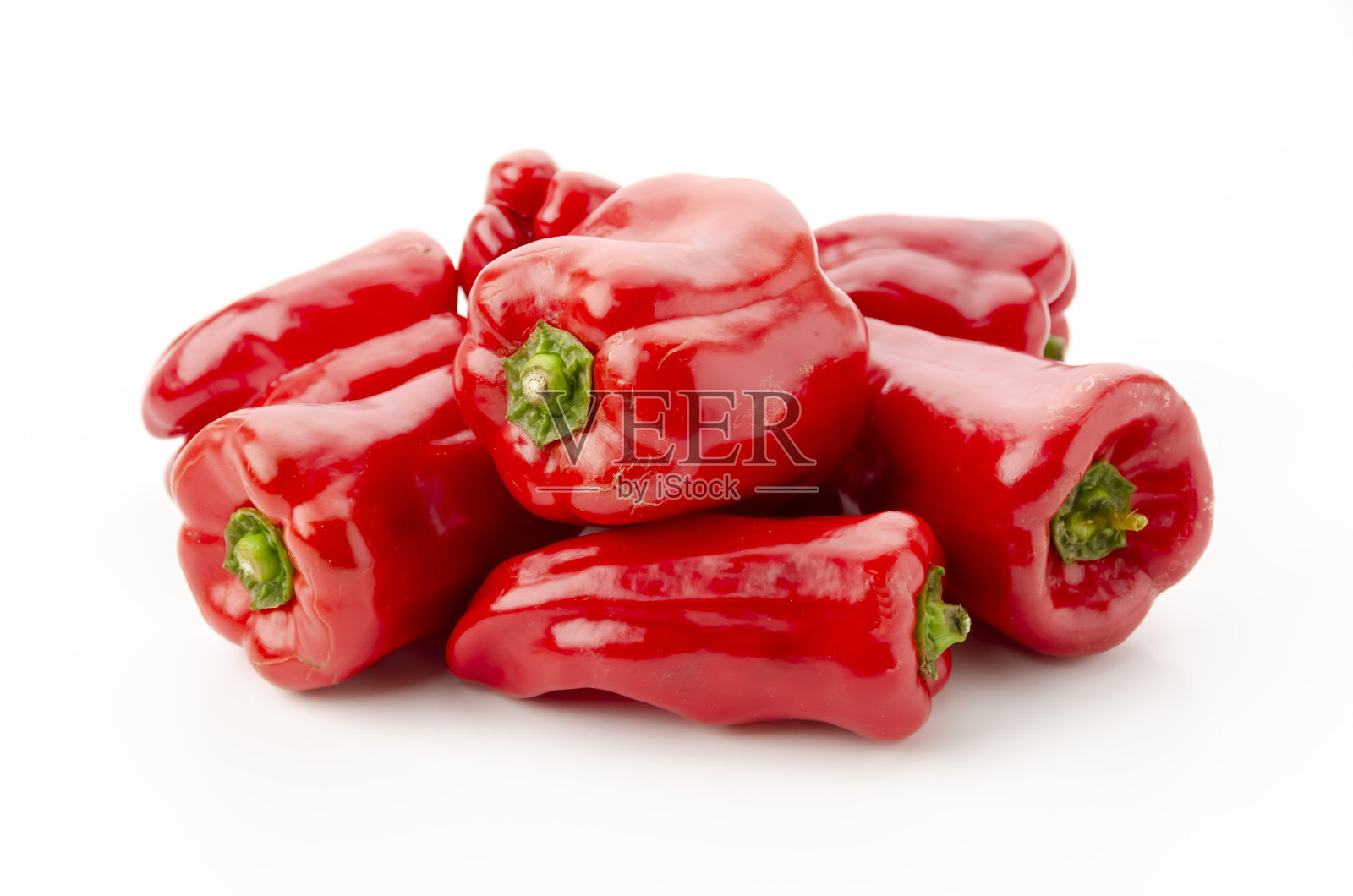 白底鲜红甜椒照片摄影图片