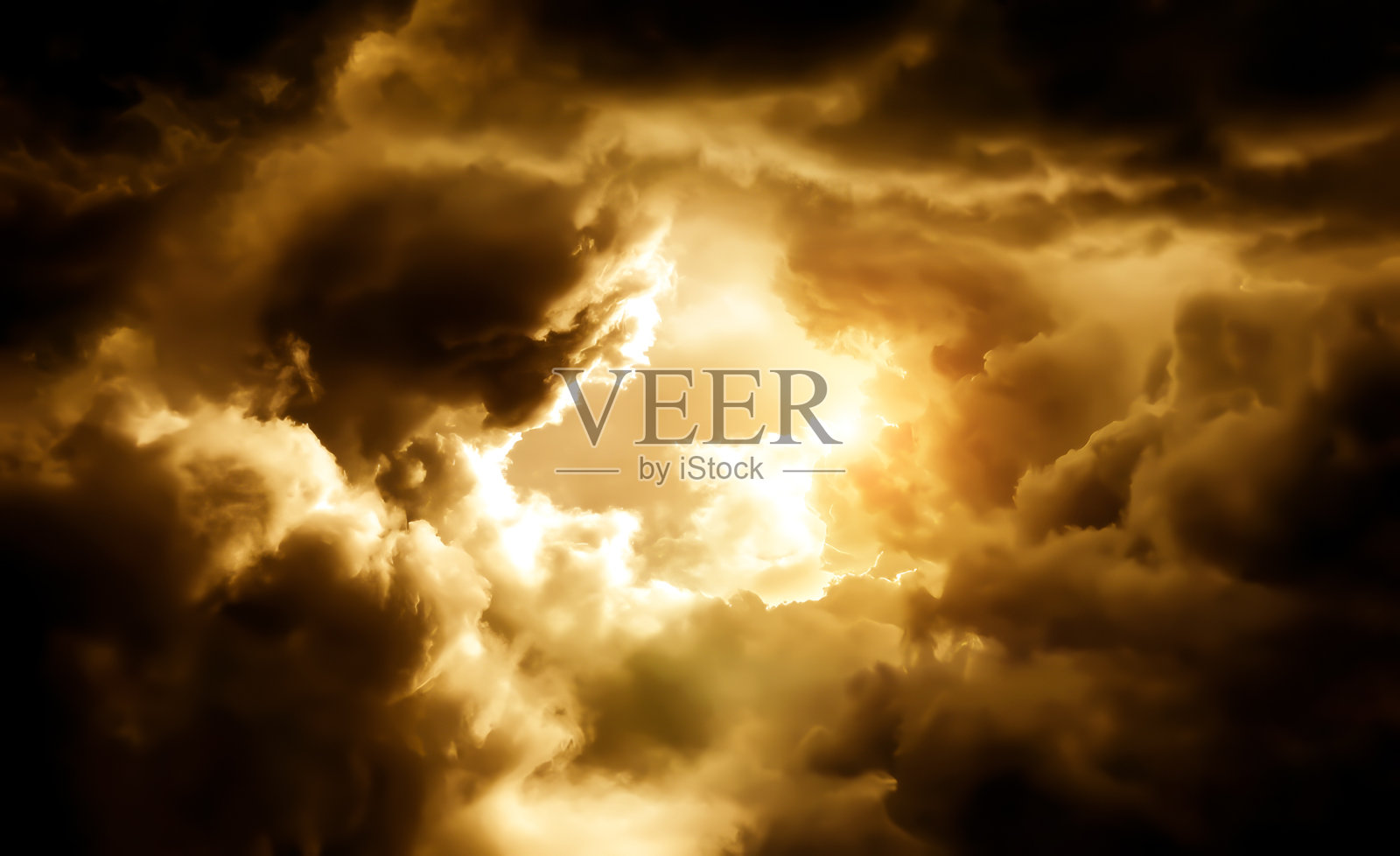 有光的暴风云照片摄影图片