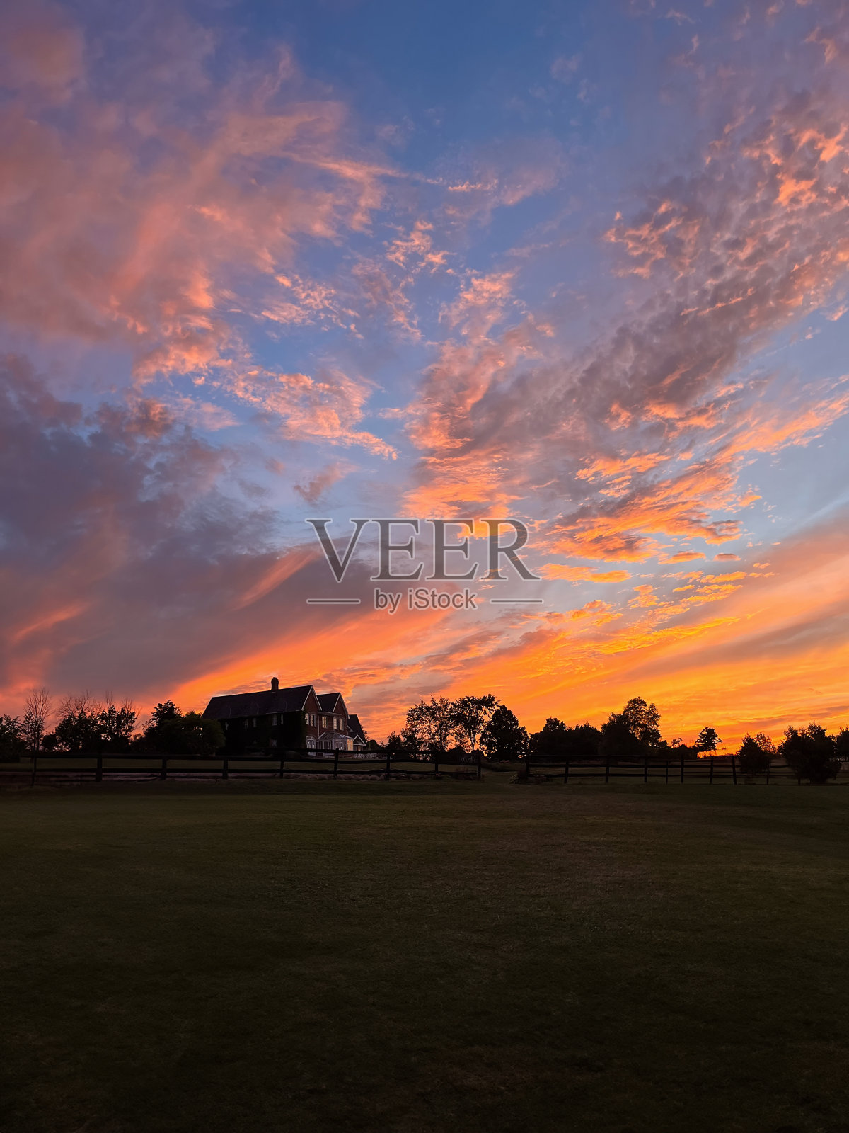 安大略克里莫尔美丽的日落。照片摄影图片