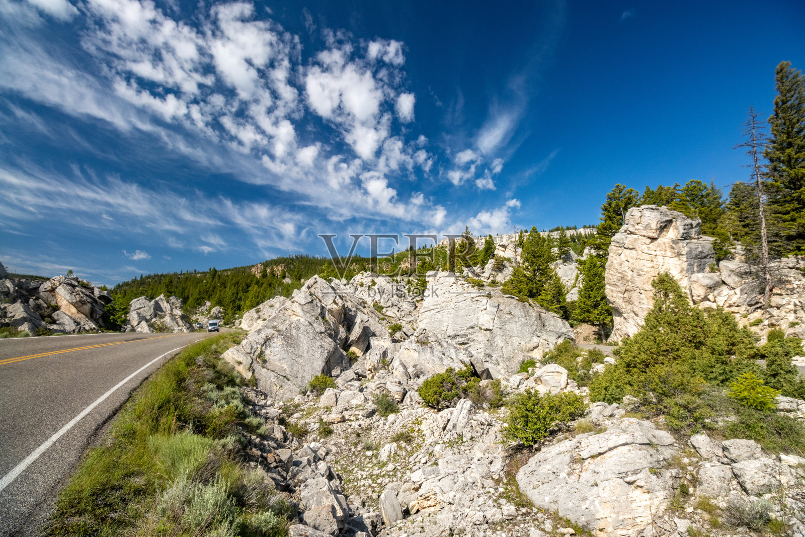 怀俄明州黄石国家公园89号高速公路上猛犸温泉附近的胡都族照片摄影图片