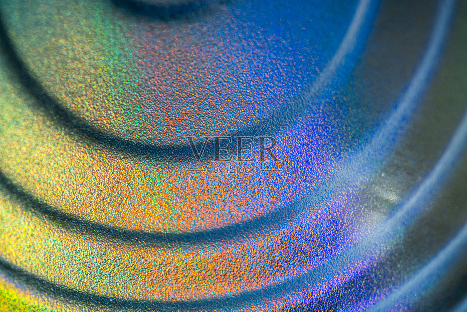 光线通过圆形塑料容器的折射镜头照片摄影图片