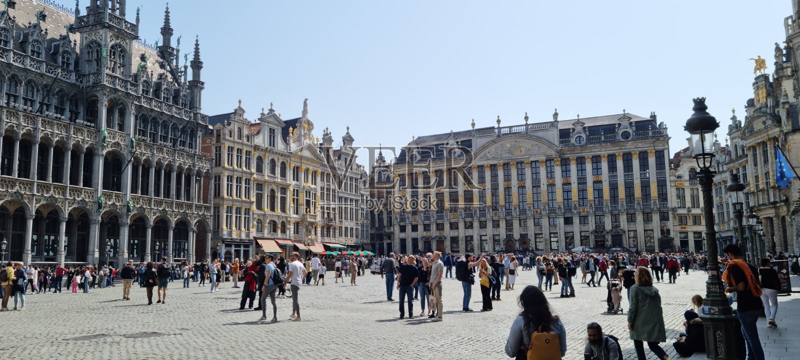 游客在布鲁塞尔大广场照片摄影图片