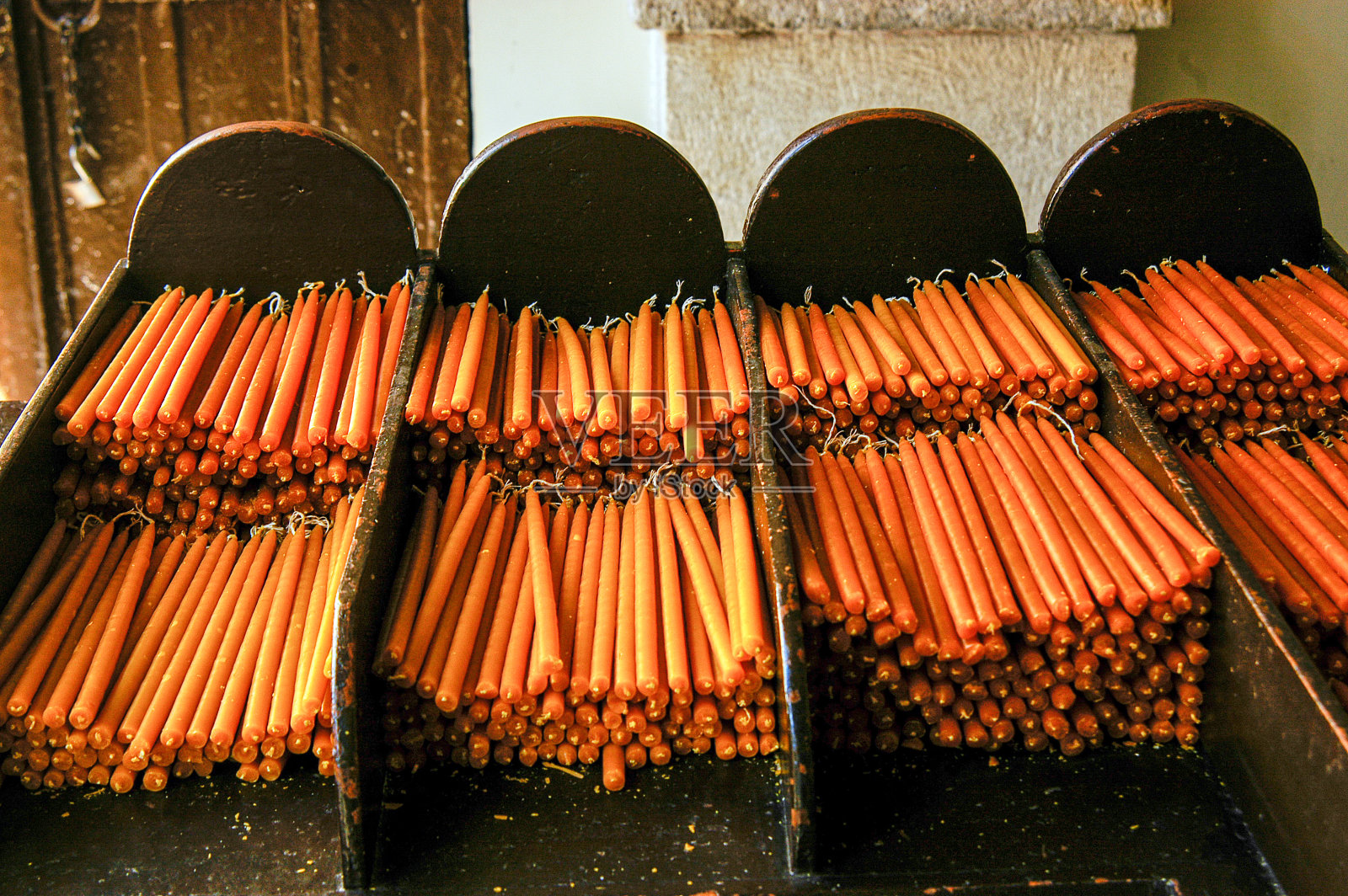 Ayayorgi教堂和Fener希腊宗主教区内点燃了蜡烛照片摄影图片