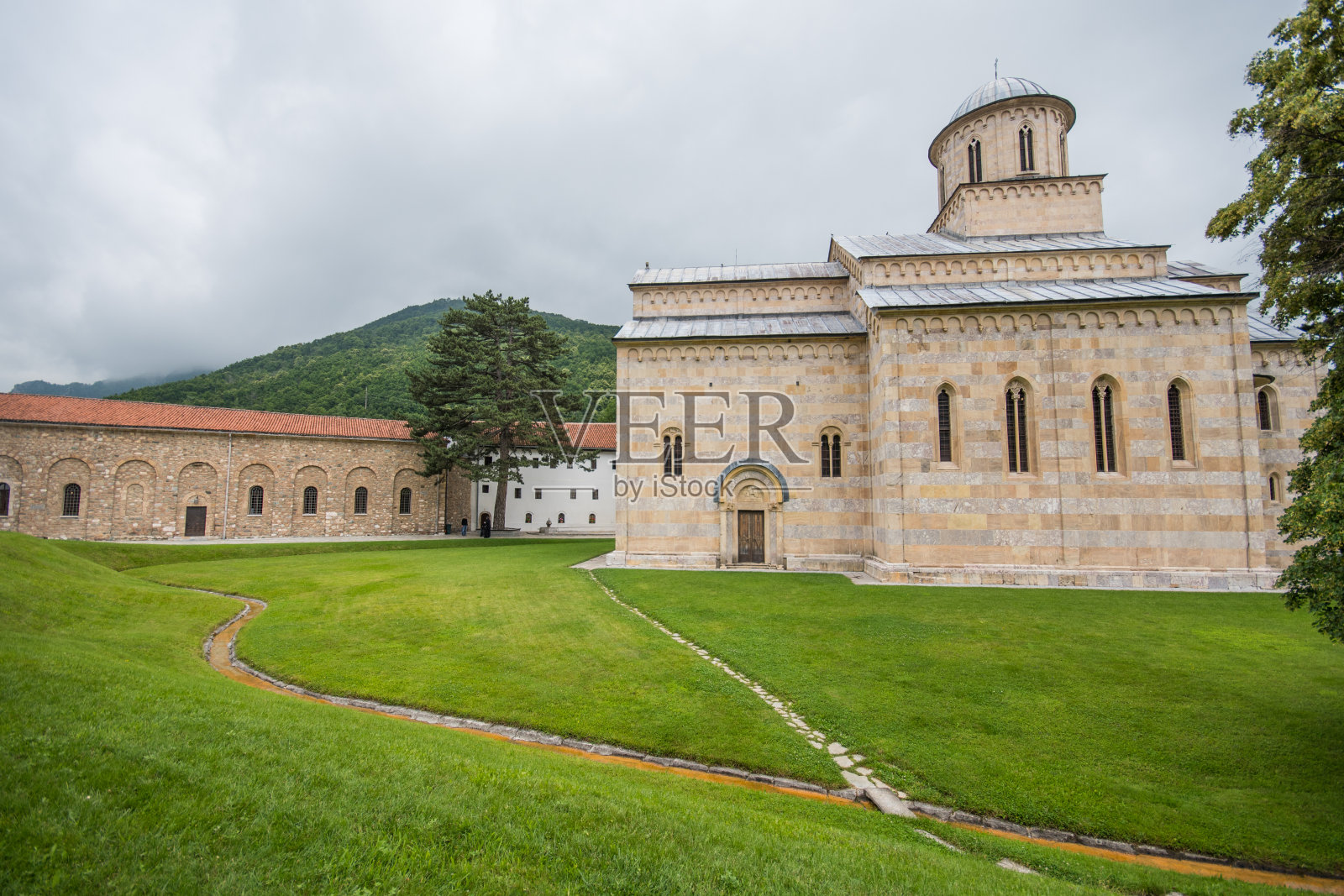 科索沃的Visoki Decani修道院教堂照片摄影图片