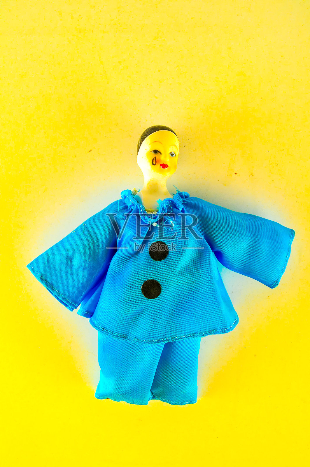 皮埃罗玩具娃娃在白色的背景照片摄影图片