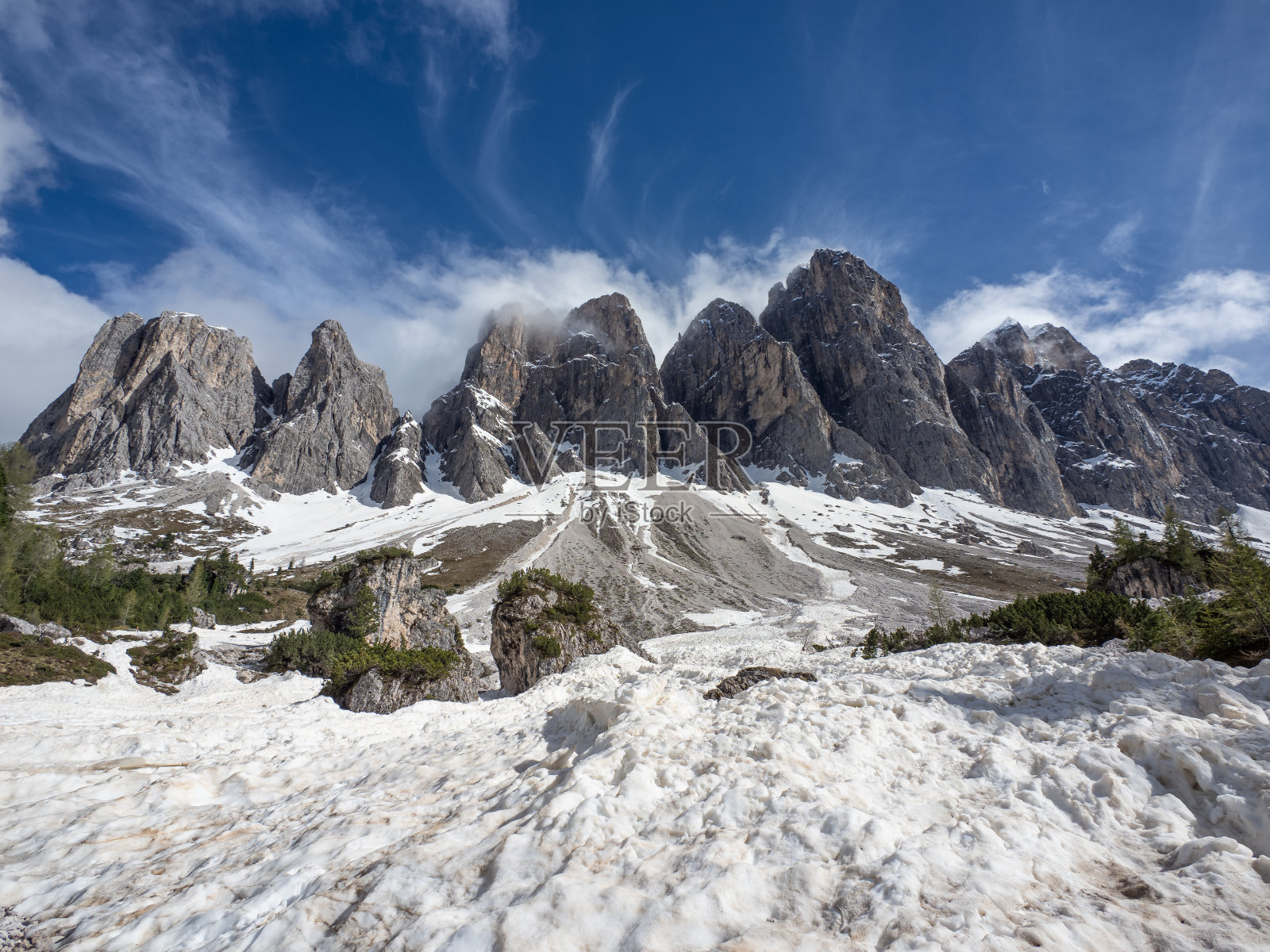 南蒂罗尔维尔诺斯山谷的景观照片摄影图片