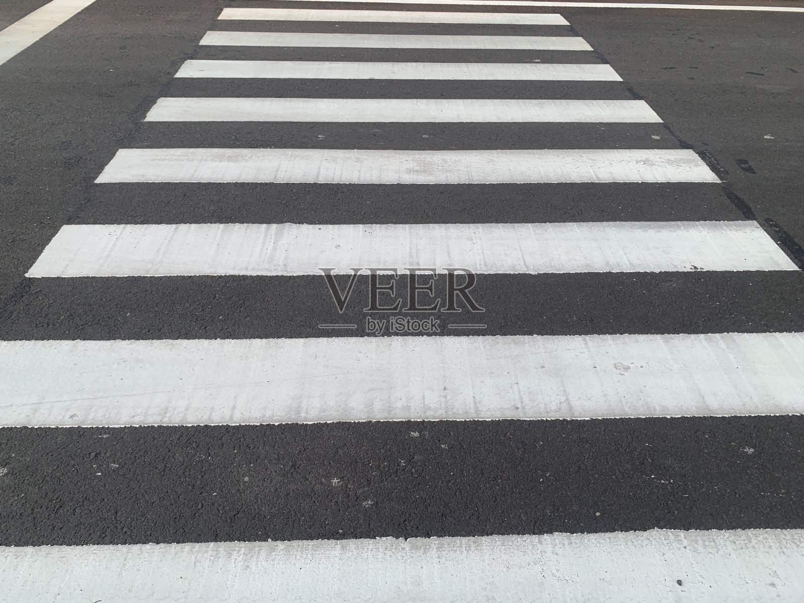 人行横道斑马线。照片摄影图片
