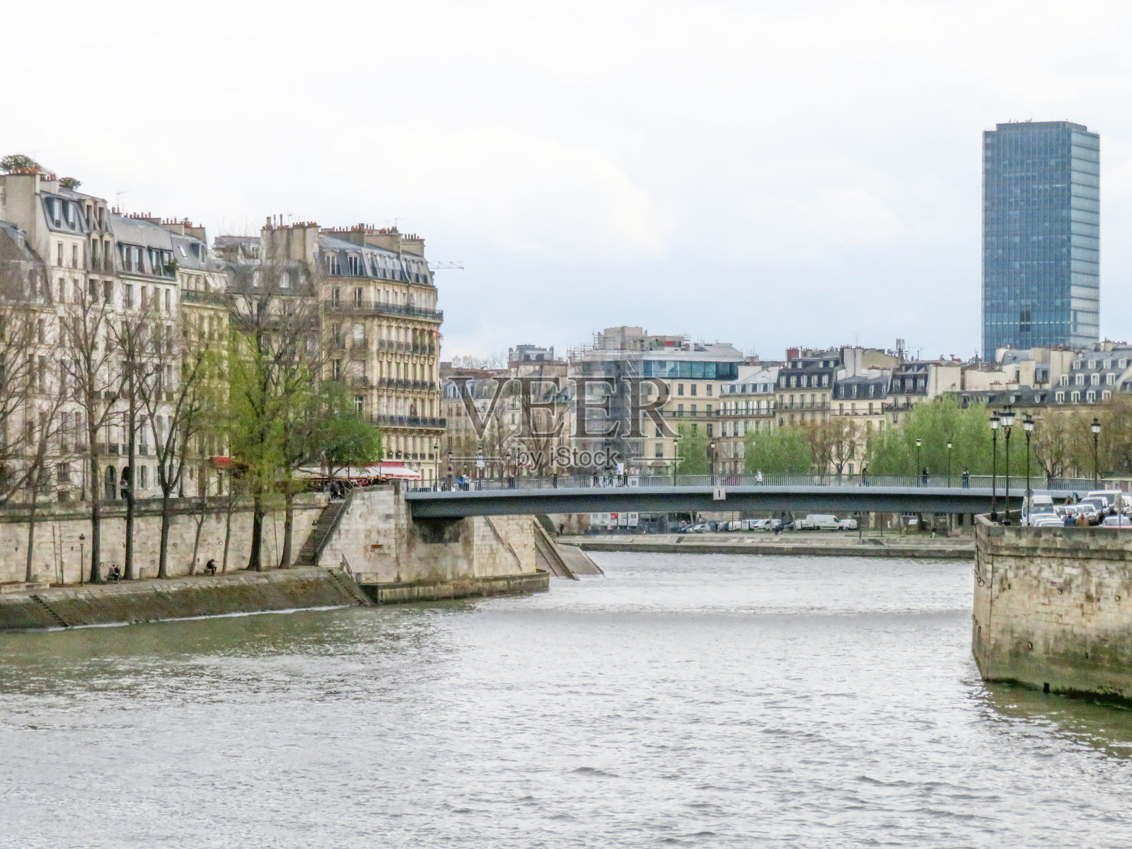 巴黎塞纳河上的桥梁照片摄影图片