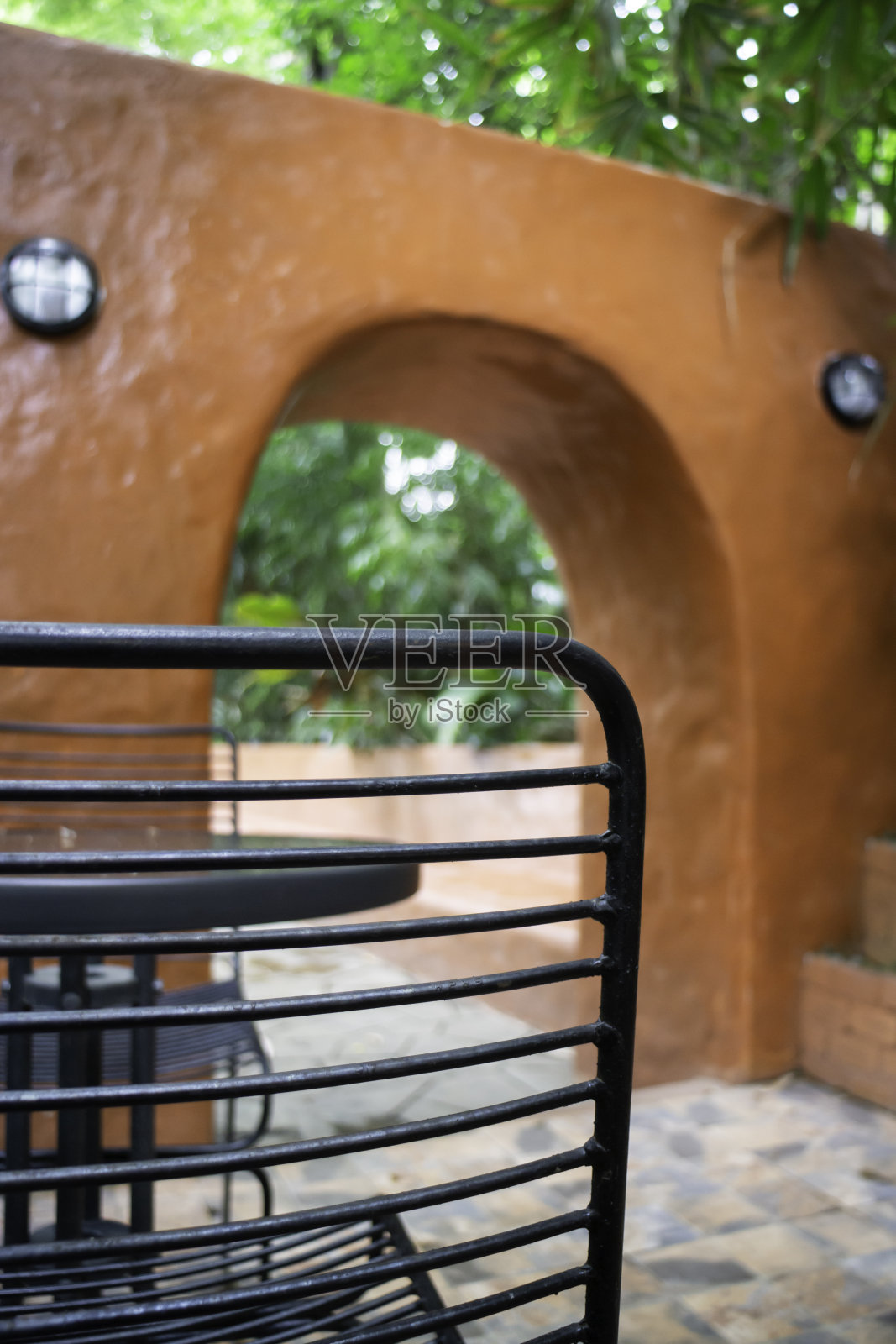 带桌椅的咖啡厅露台照片摄影图片