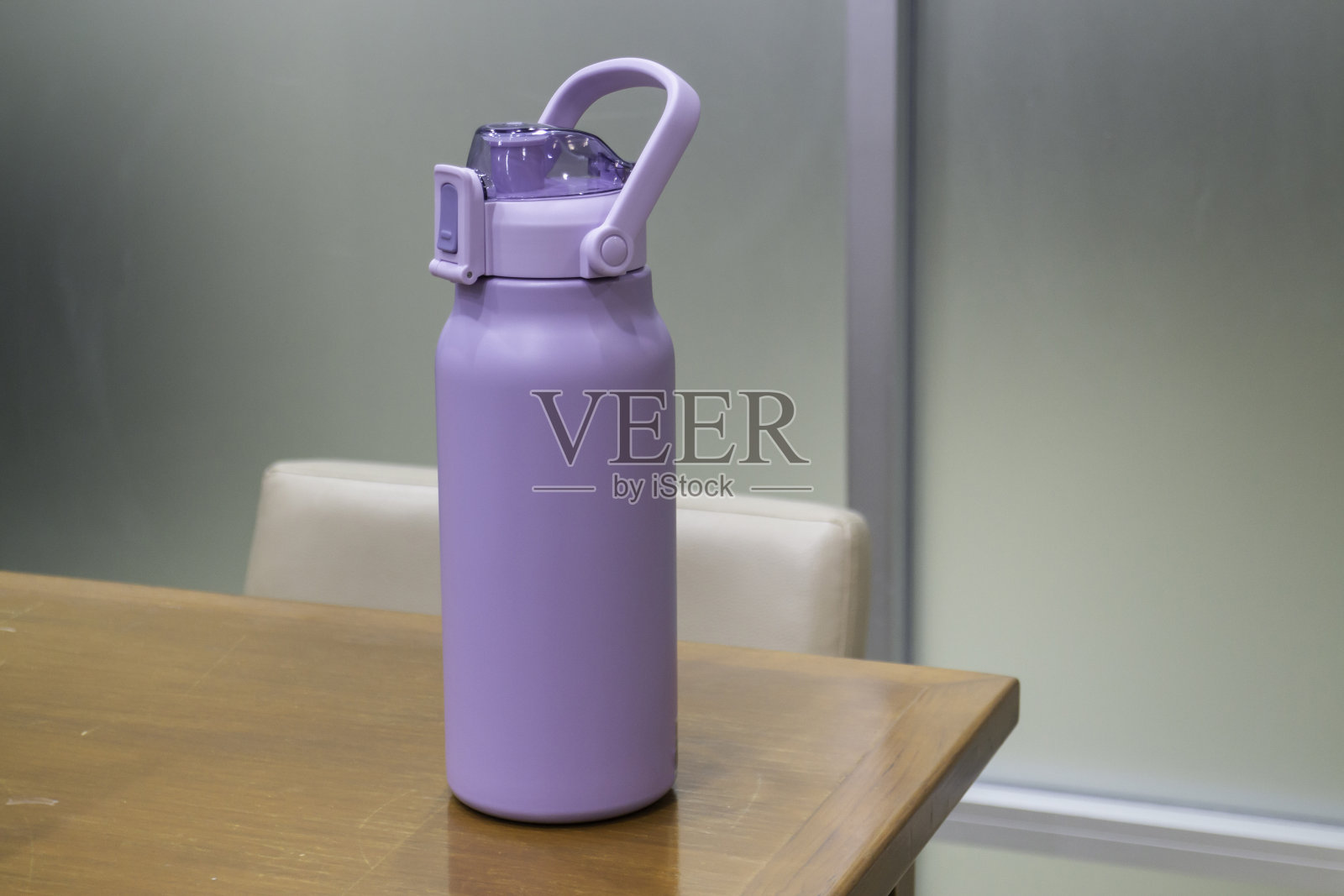 用于保存热水瓶或冷饮的热水瓶照片摄影图片