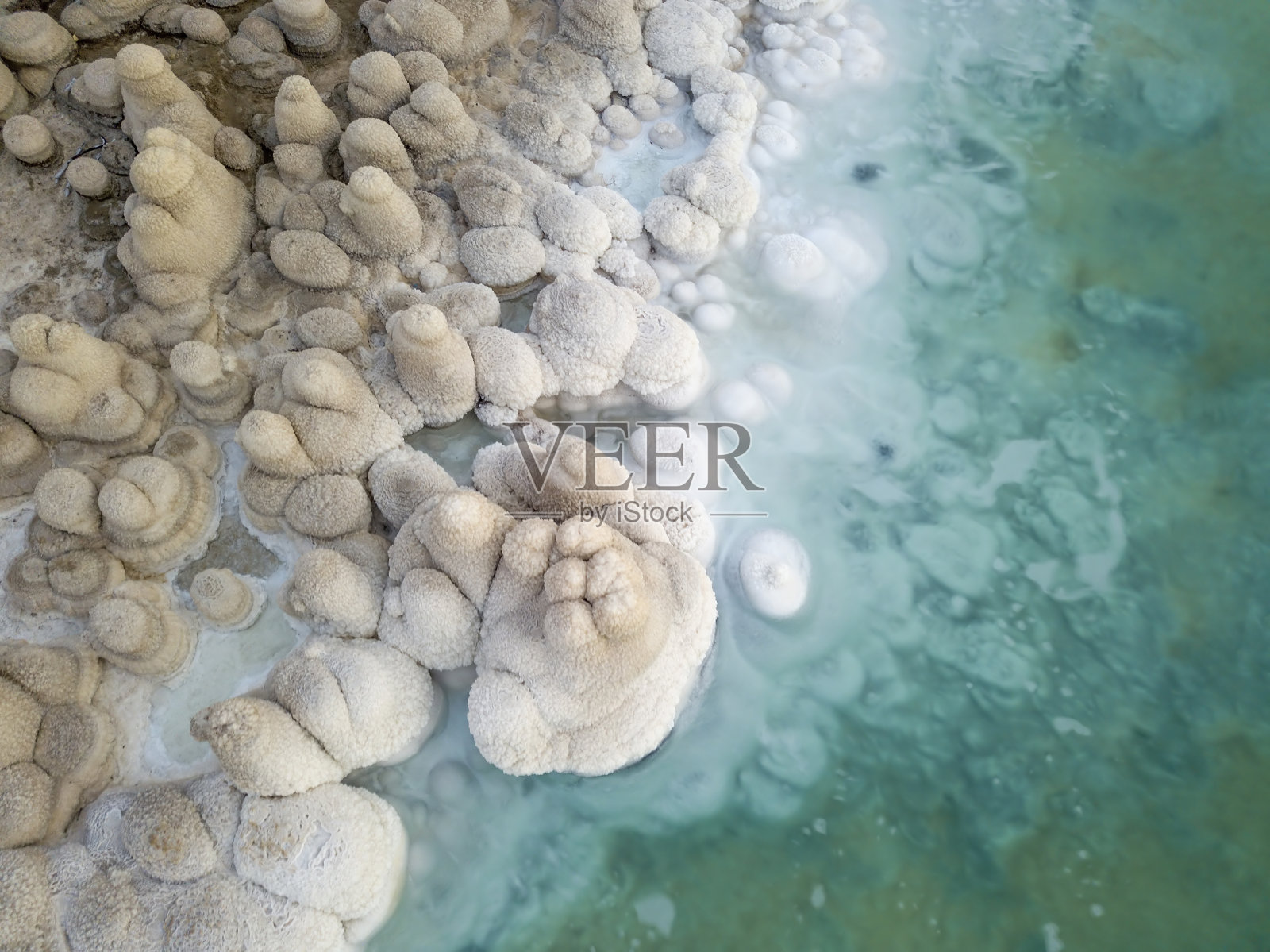 无人机拍摄的死海盐蘑菇照片摄影图片