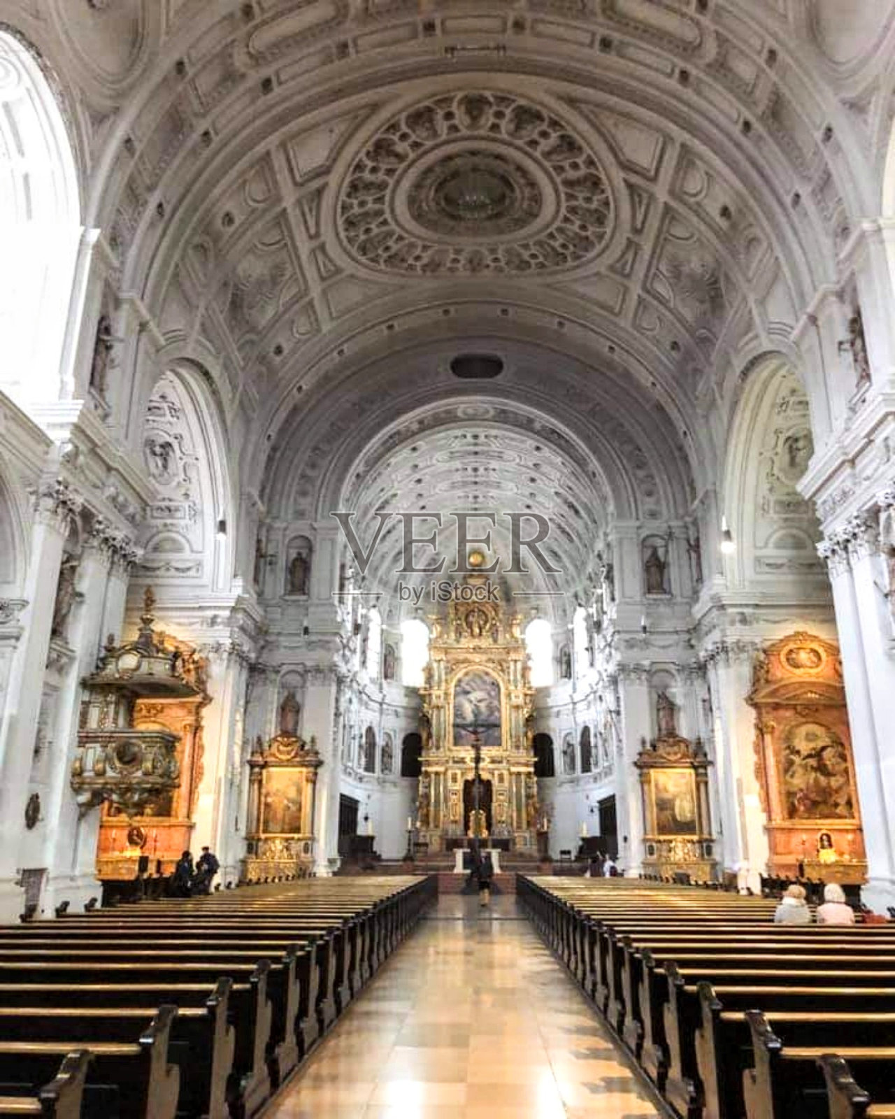 圣迈克尔教堂是德国巴伐利亚州首府慕尼黑的一座耶稣会教堂照片摄影图片