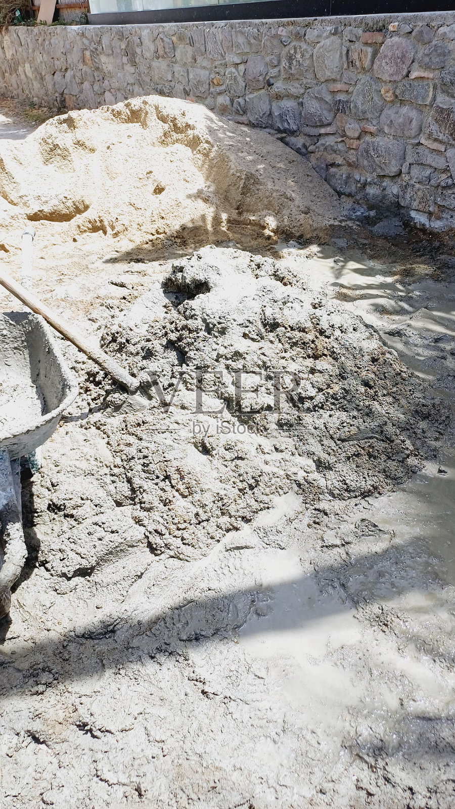 建材，独轮车，水泥照片摄影图片