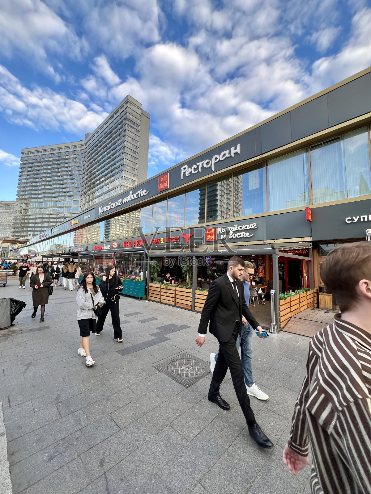 人们走在莫斯科街头，俄罗斯照片摄影图片