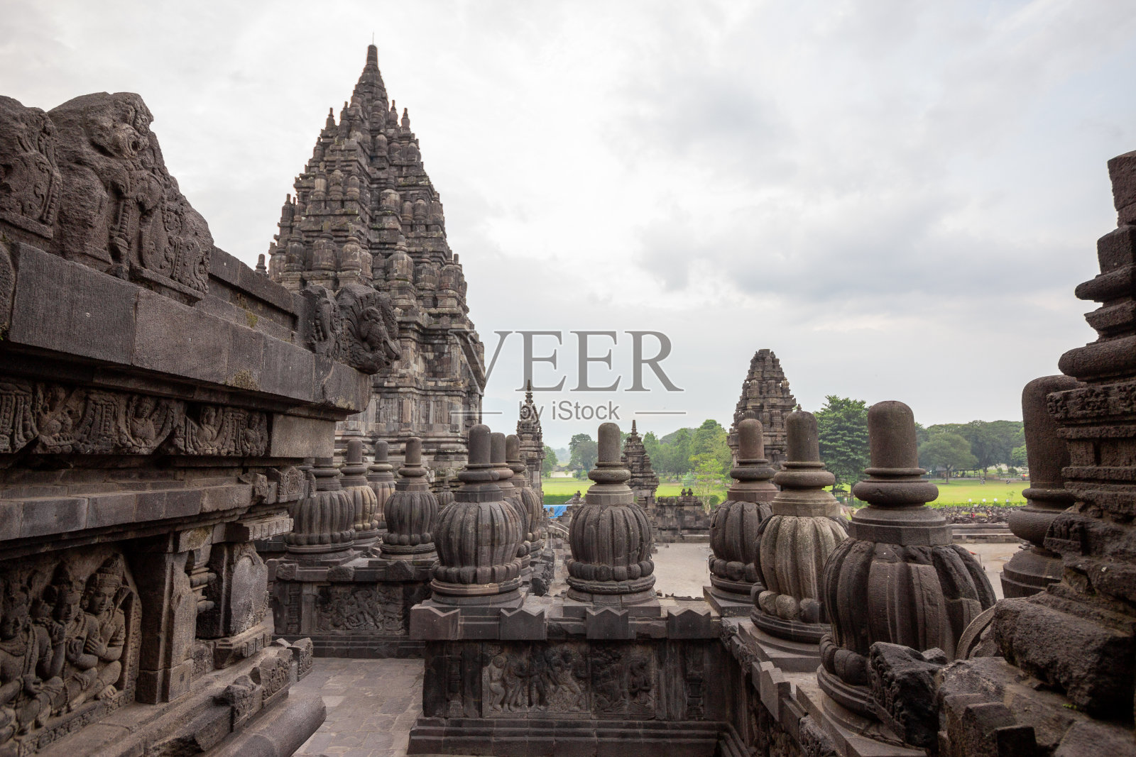 Prambanan，位于中爪哇，印度尼西亚日惹的古印度寺庙建筑群。照片摄影图片