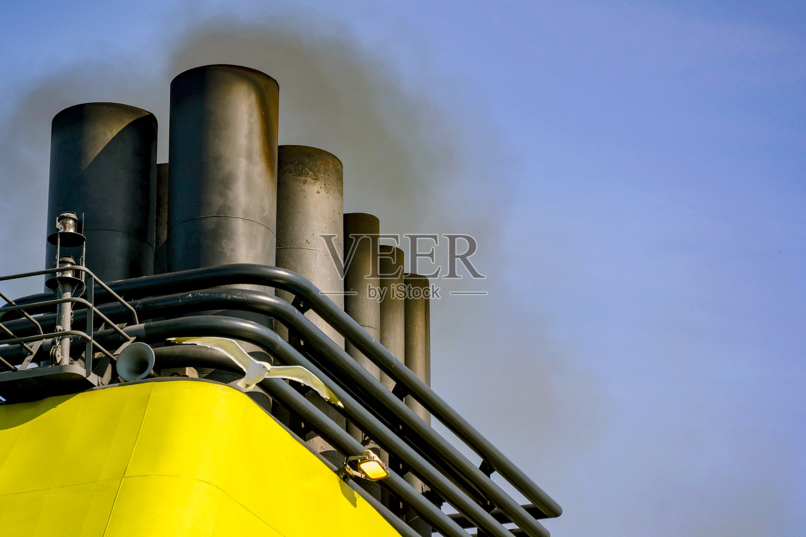 船舶烟囱照片摄影图片