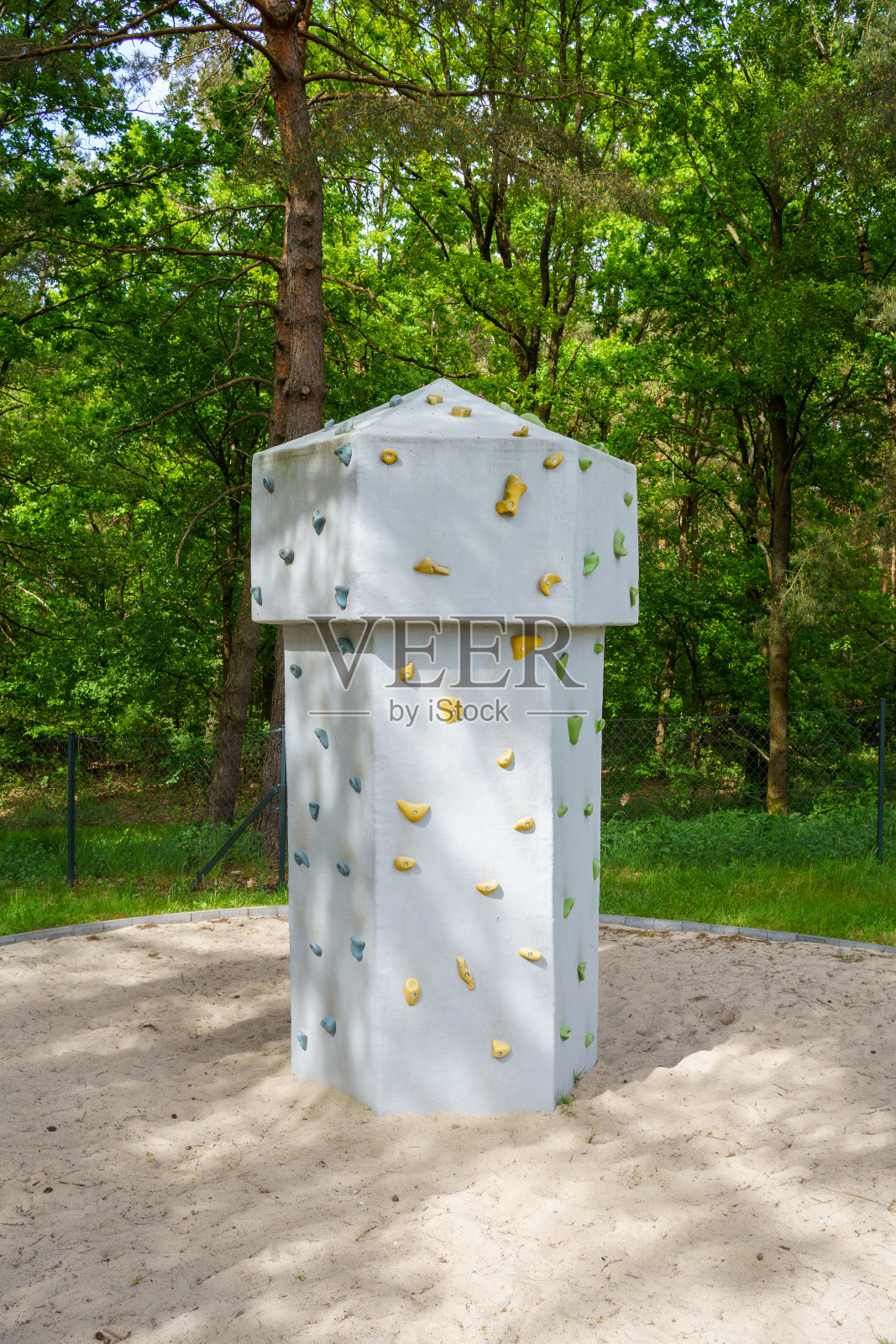 儿童游乐场迷你攀岩墙照片摄影图片