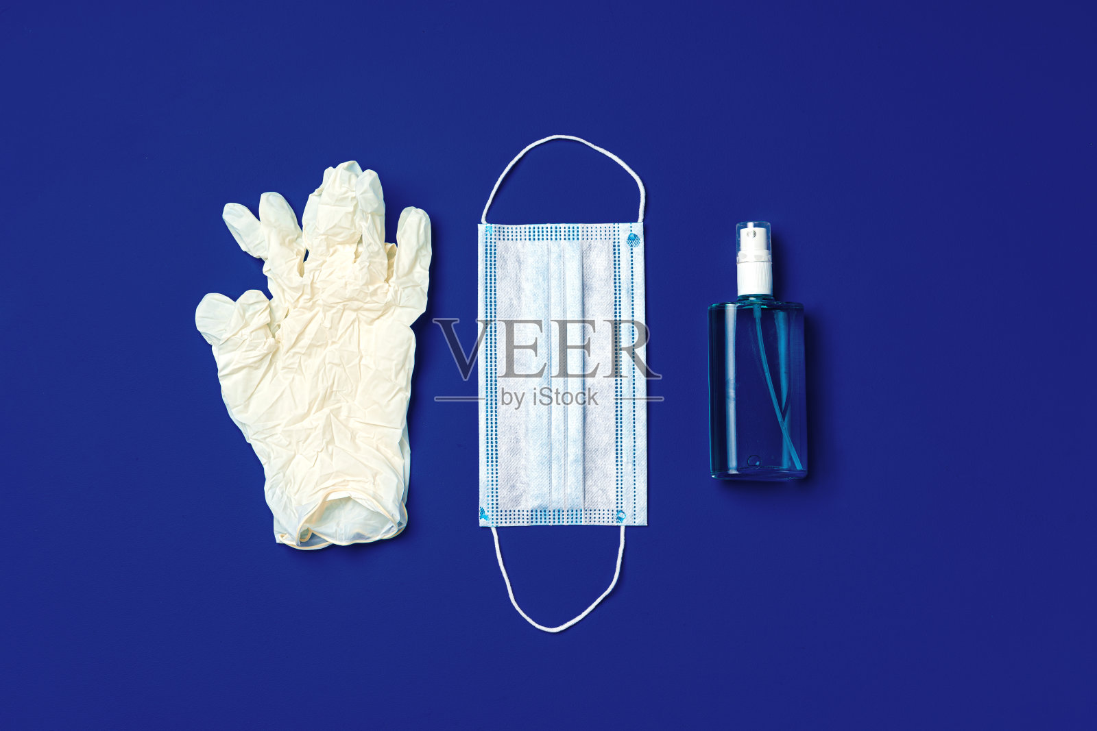 口罩、医用手套和消毒剂。冠状病毒预防概念照片摄影图片