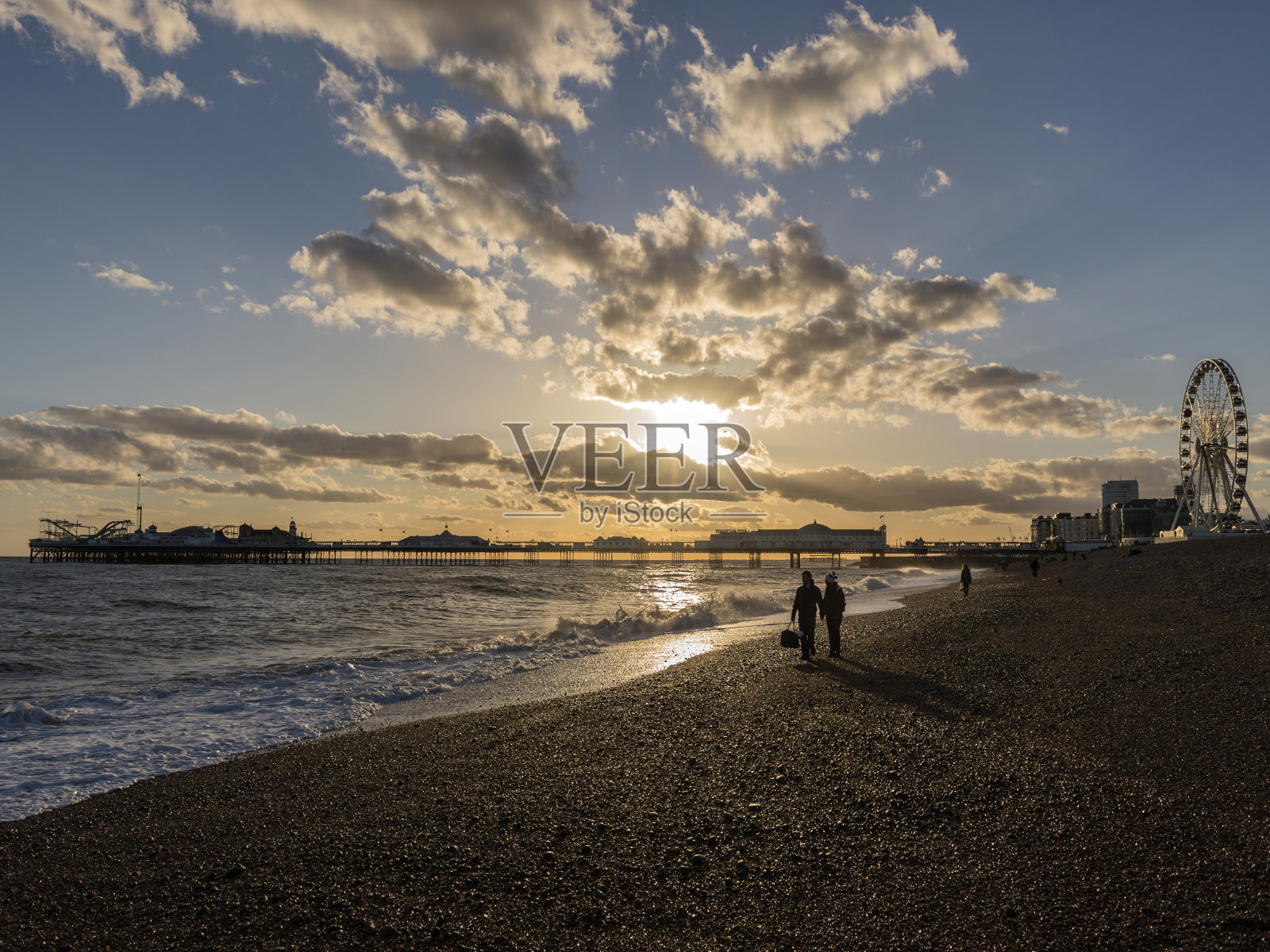 布莱顿转轮和码头的春日日落照片摄影图片