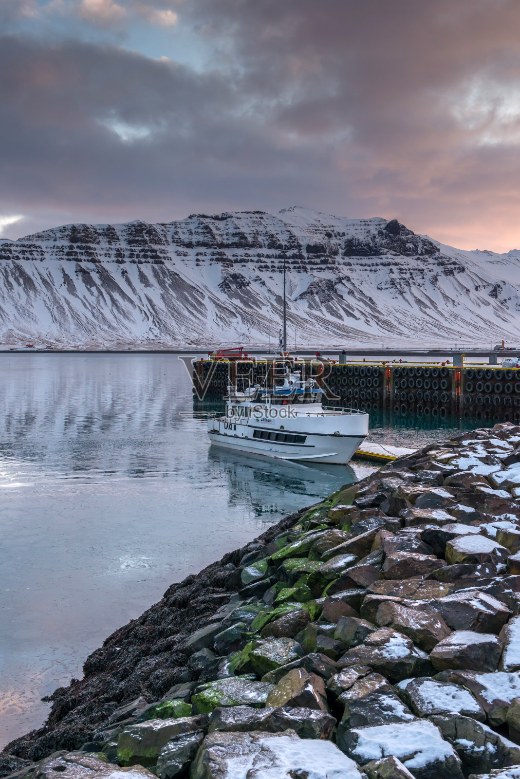Grundarfjorour和Lambahnukur的日出照片摄影图片
