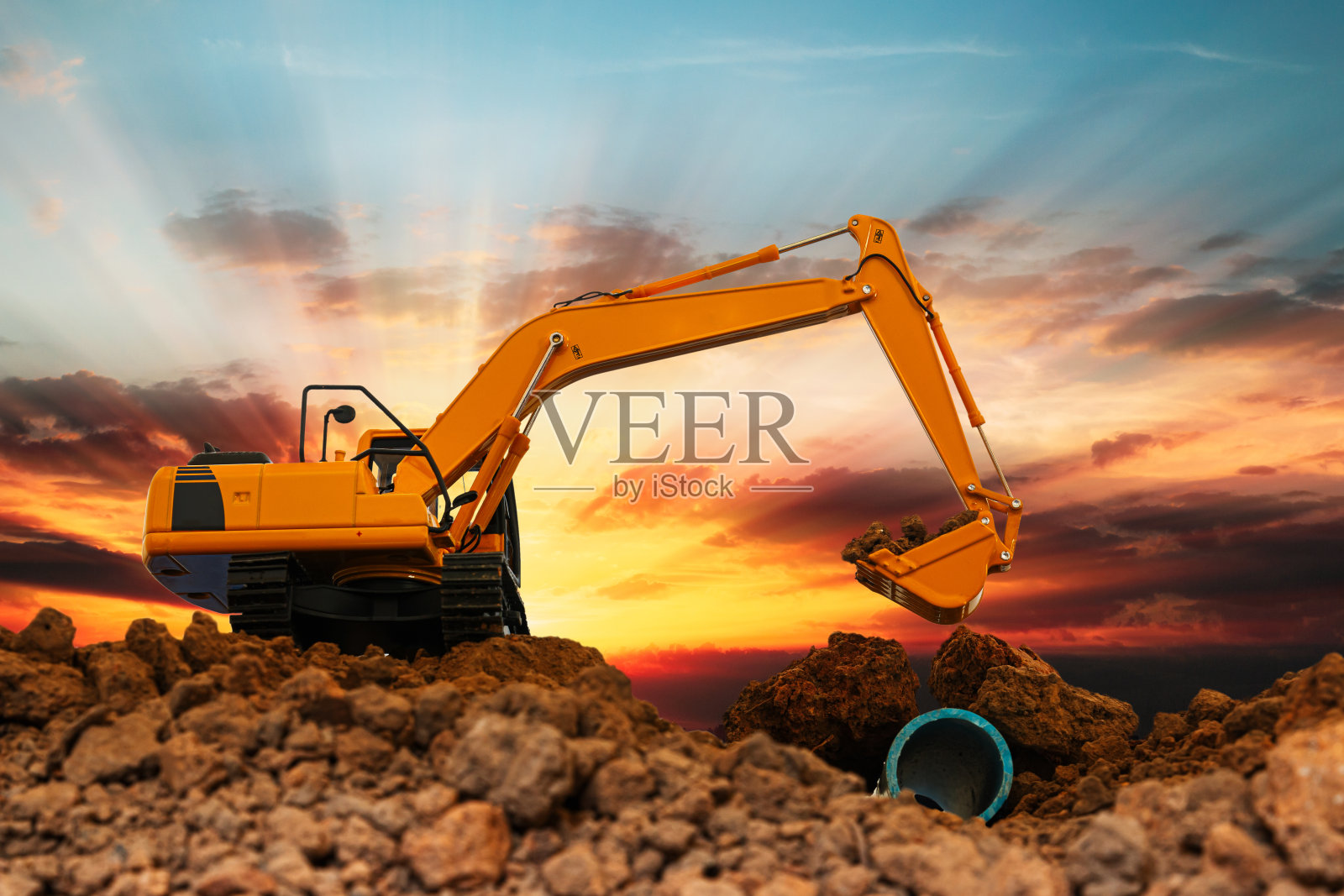 履带式挖掘机正在施工现场挖掘照片摄影图片