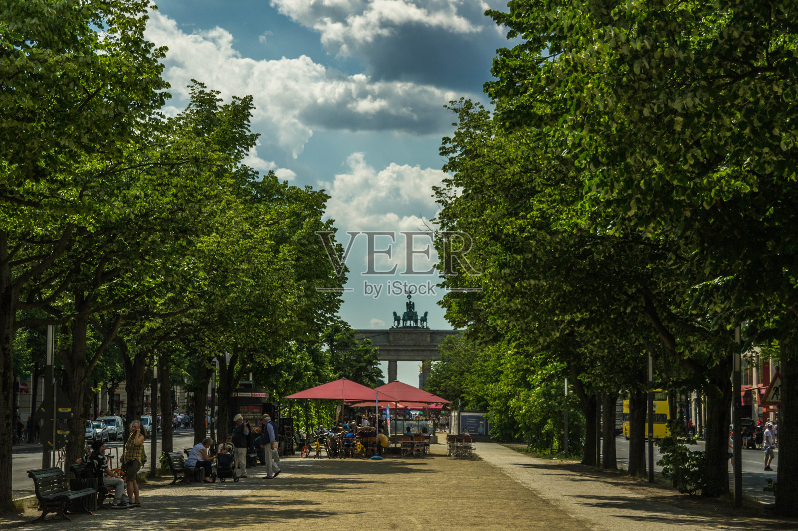 在柏林的林登大道下照片摄影图片