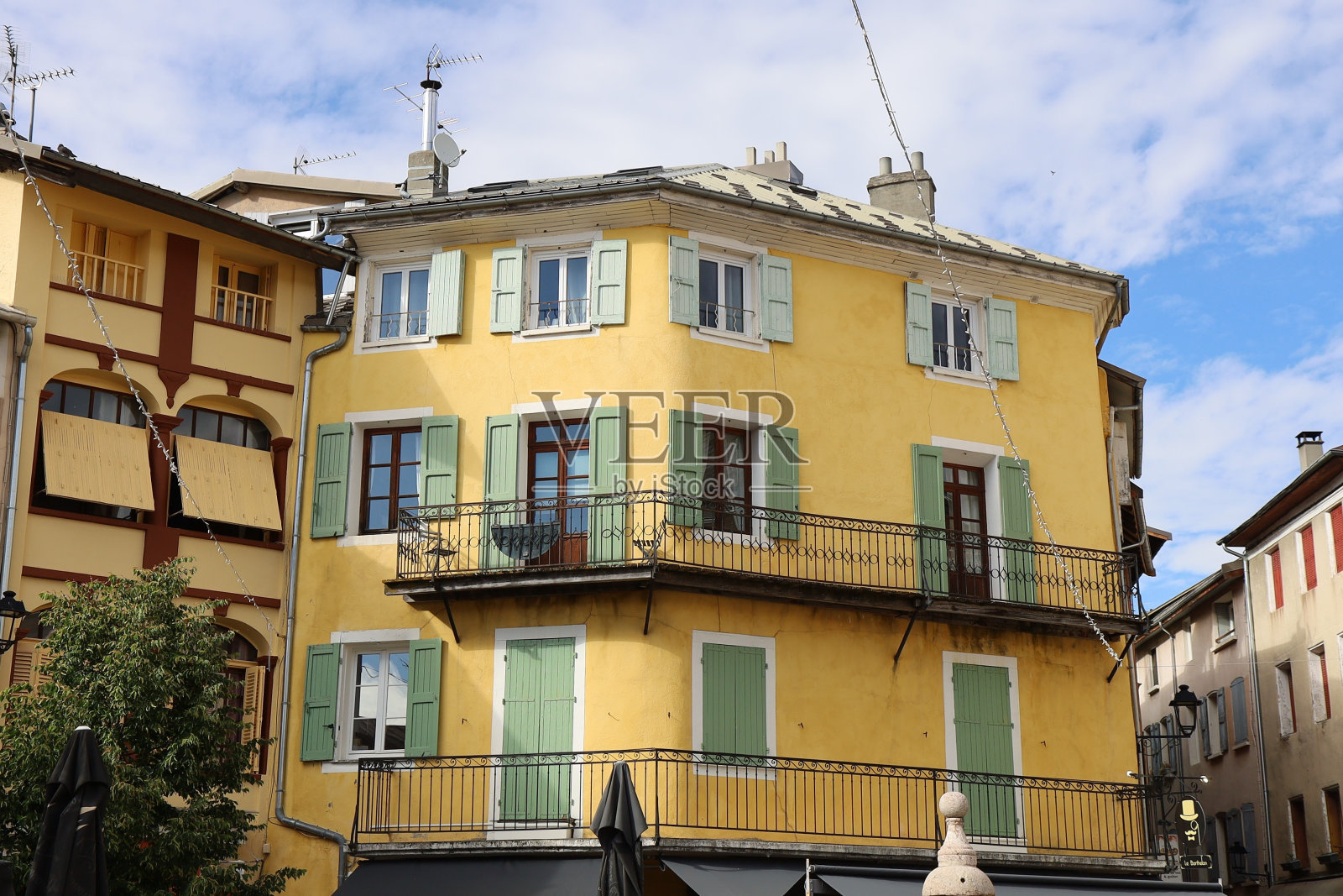 Embrun -典型的建筑照片摄影图片