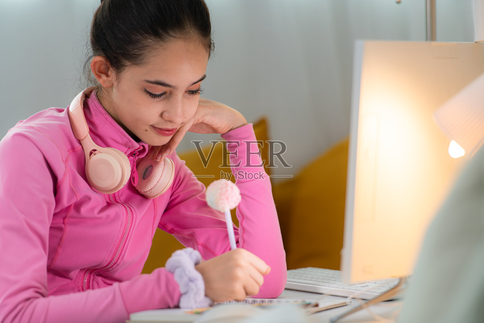 一个女孩芭蕾舞设计姿势芭蕾舞照片摄影图片