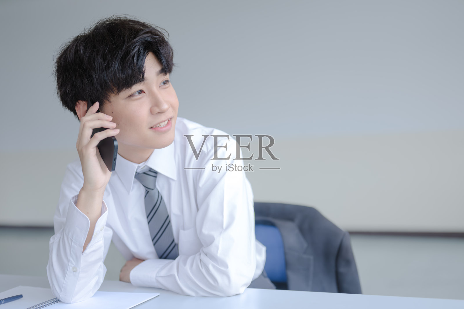 智能手机和商人照片摄影图片