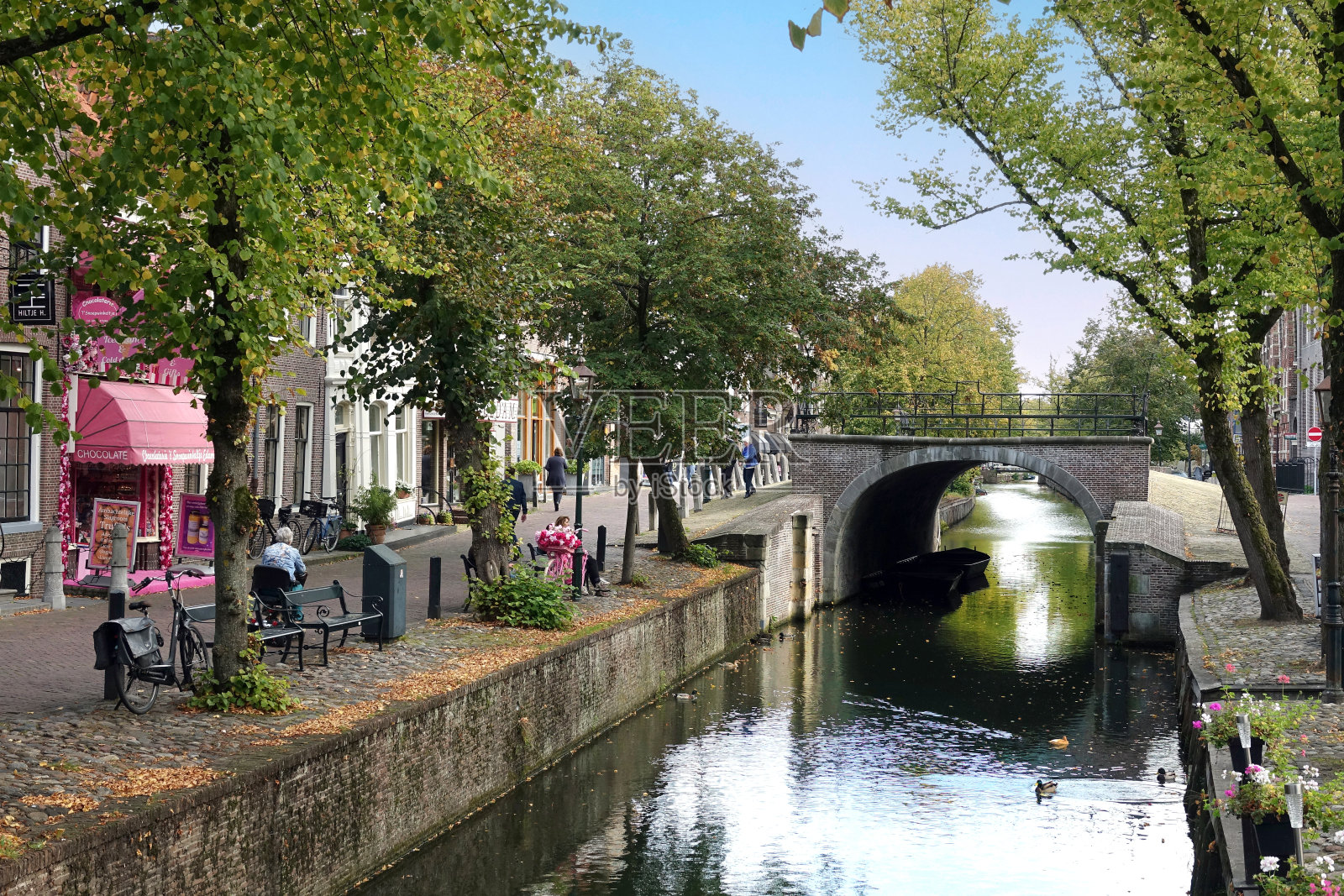 沿着艾瑟尔米尔的历史水坝照片摄影图片