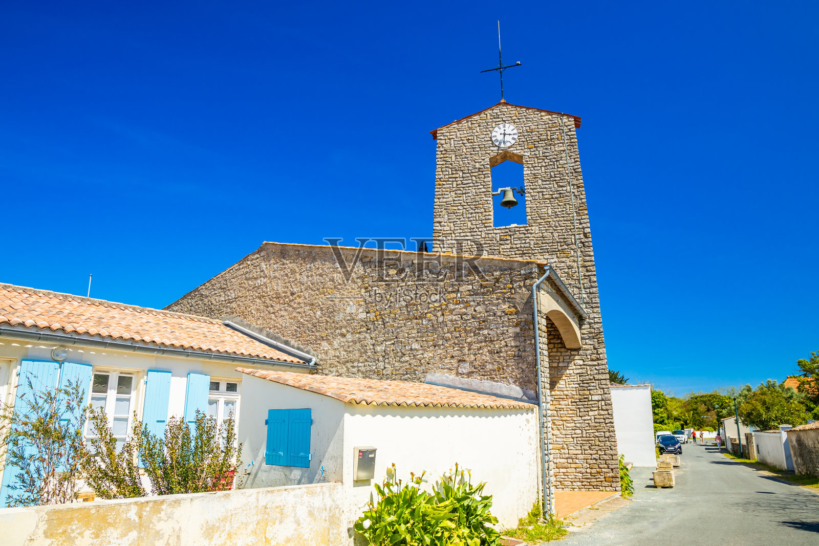 La Bree les Bains村的圣母升天教堂照片摄影图片