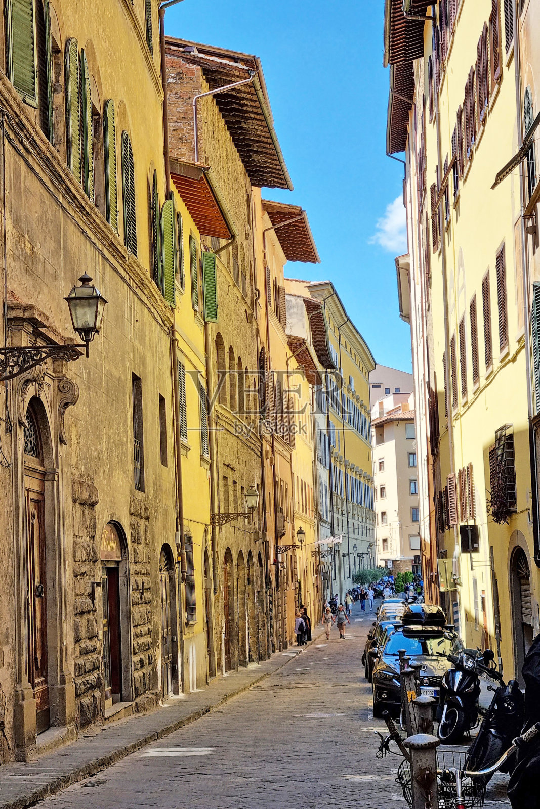 古雅的欧洲街景与历史建筑和鹅卵石道路城市旅游目的地照片摄影图片