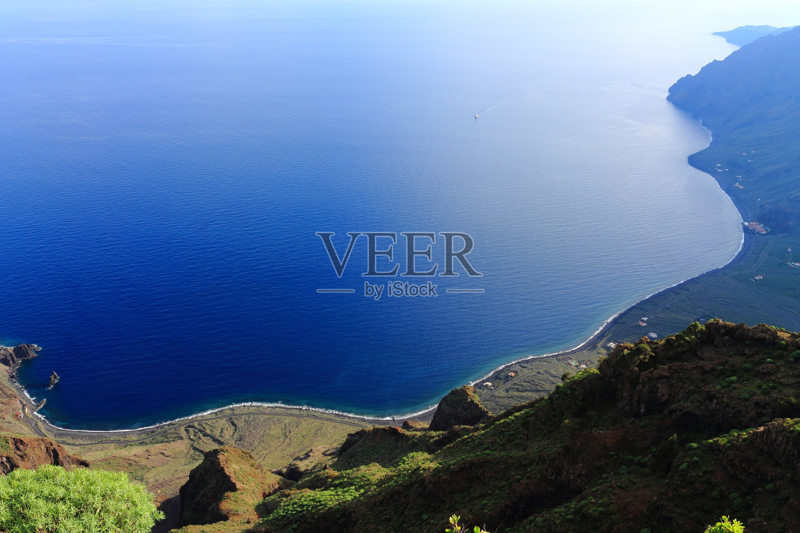 鸟瞰加那利群岛耶罗岛美丽的海岸线照片摄影图片