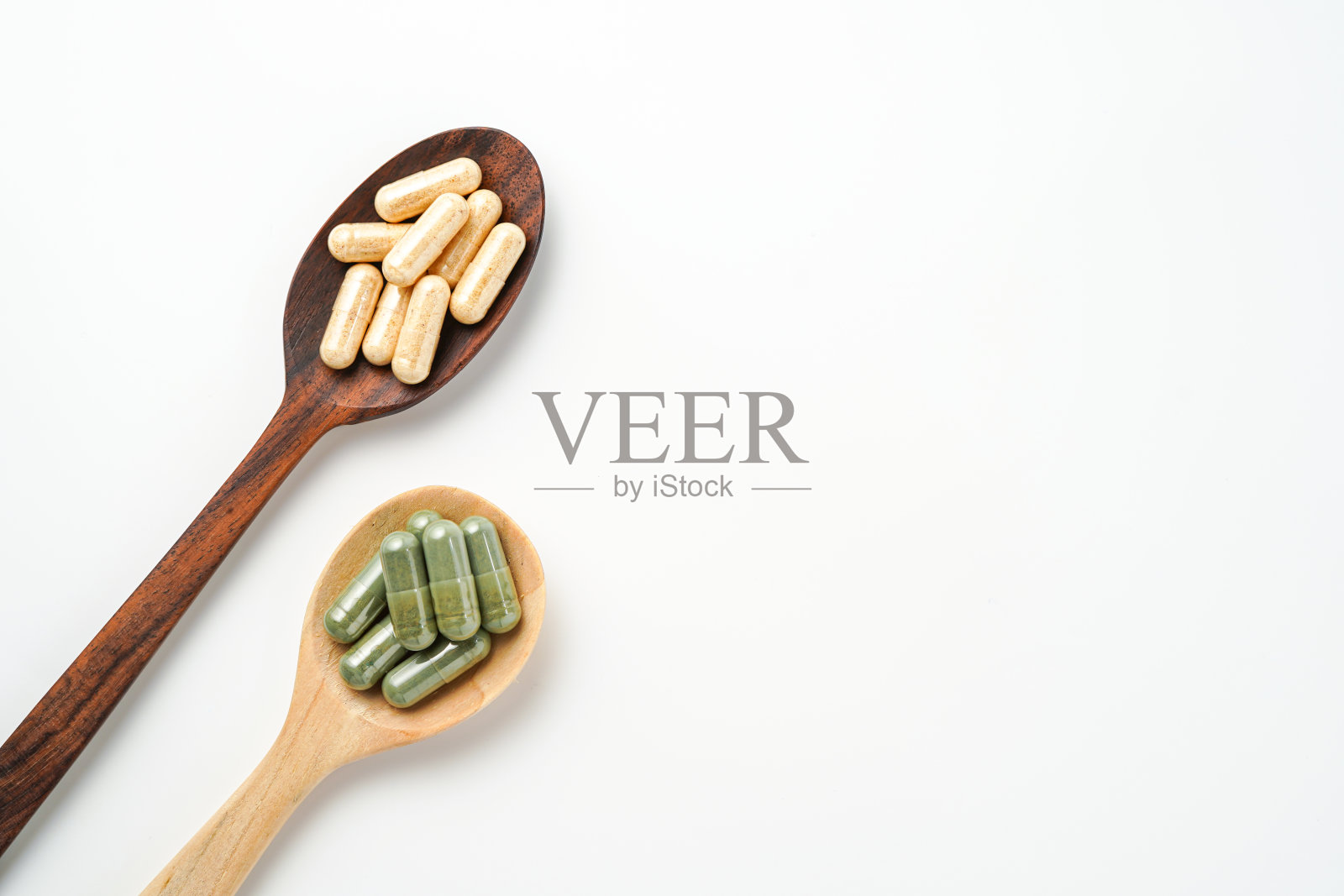 采购产品木勺草药胶囊，天然草药，替代药物，草药补充剂照片摄影图片